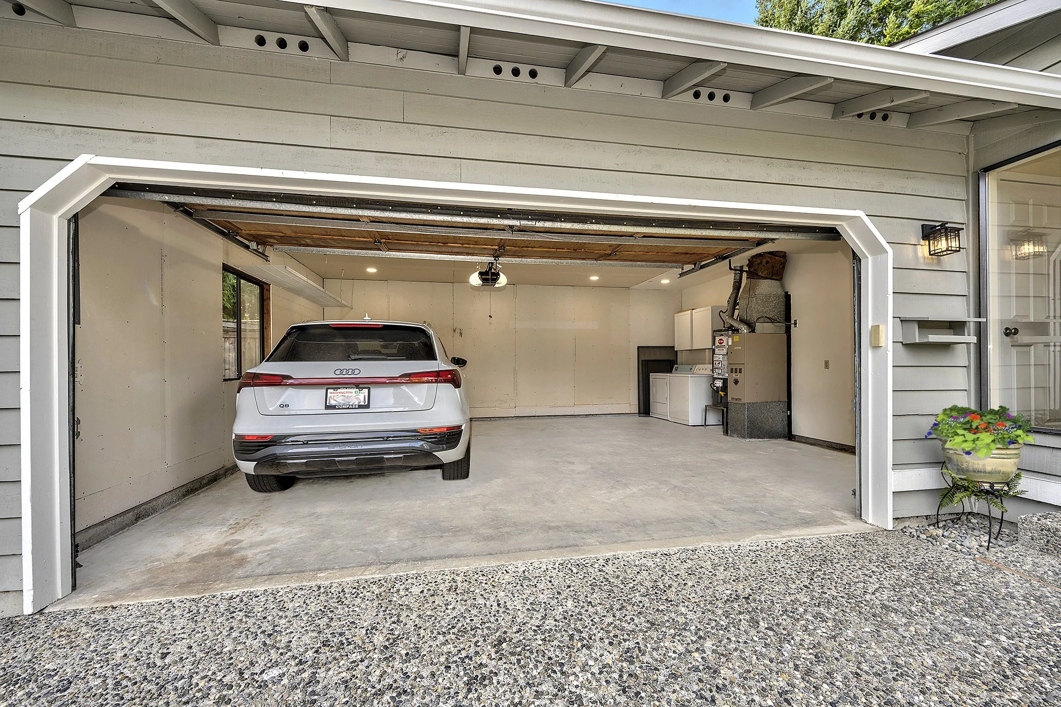 garage.jpg