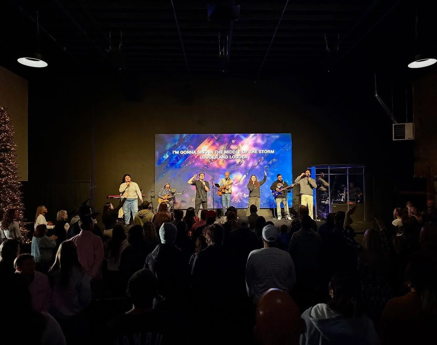 It&rsquo;s SUNDAY, y&rsquo;all!! 🙌 Let&rsquo;s celebrate on this Christmas Sunday at Hilltop! There will be a beautiful Hilltop Kids performance for everyone to enjoy! 

📍 1361 E Red Hills Pkwy, St. George
⏰ 9AM | 10:45AM | 12:30PM (Family-Style)
?