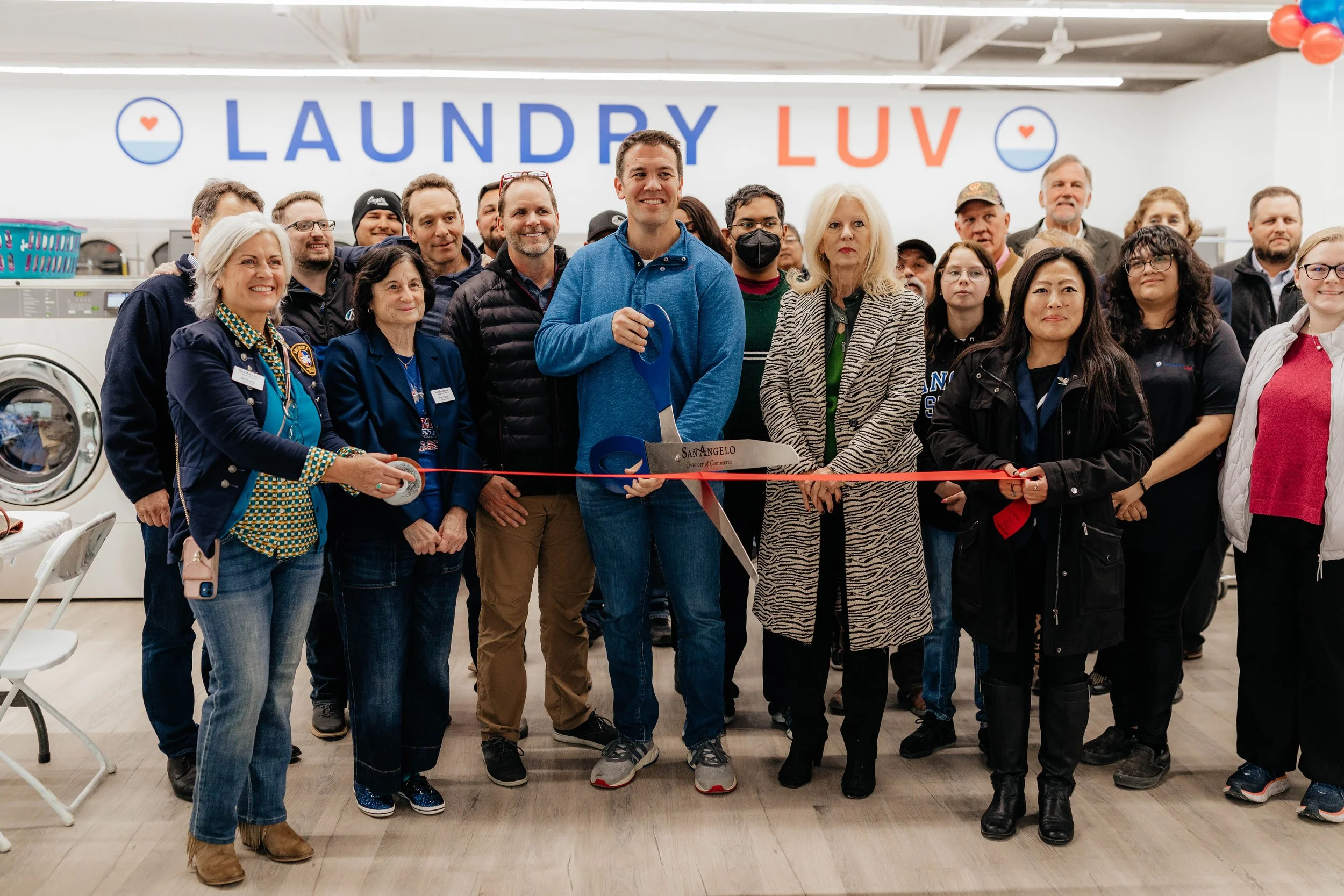 Laundromat Franchise. Laundry Luv Franchise.