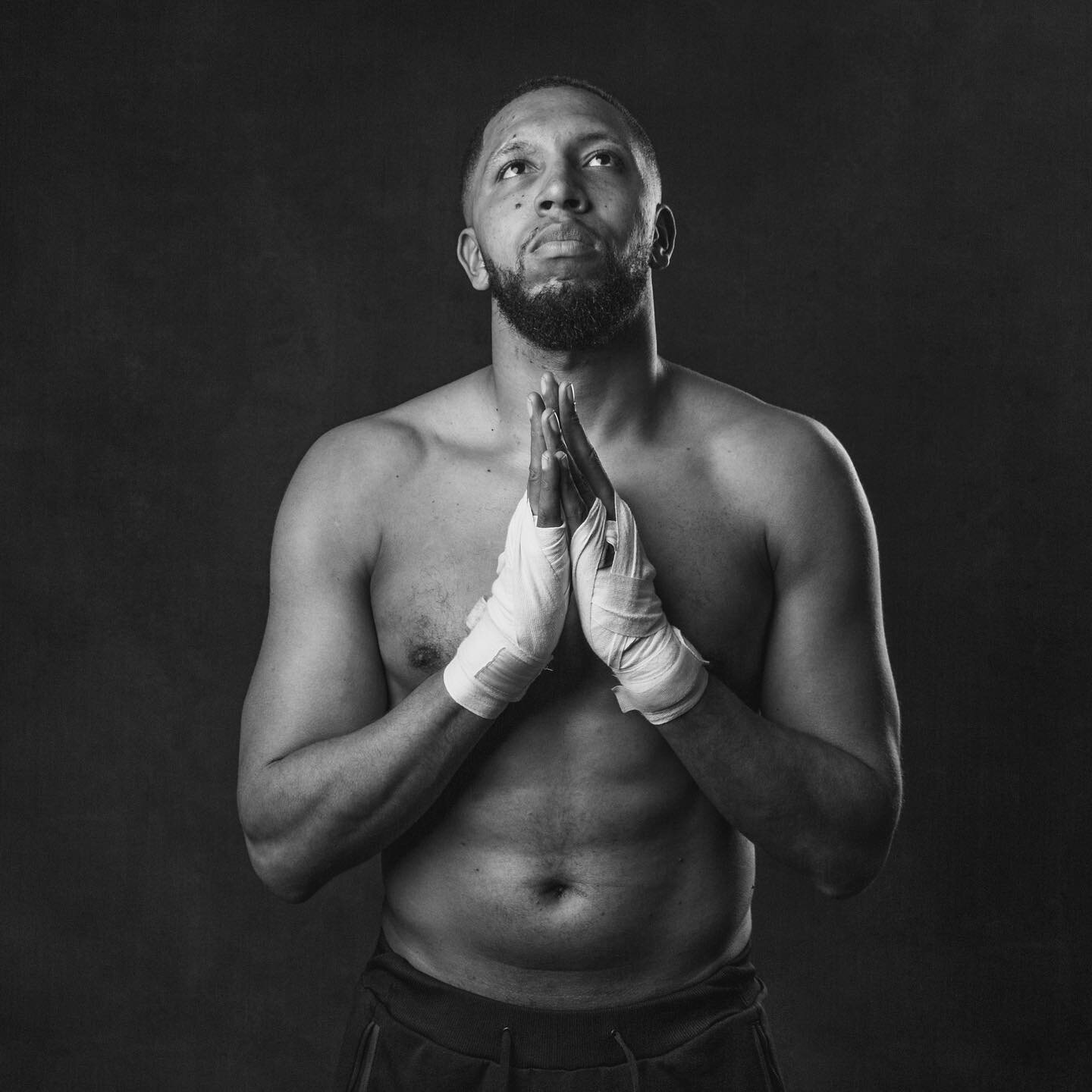 Love prayer hands! 🙏🏽 This shoot was an expression of something important. @louis_fitness247 knows what it is to fight for things, to carry deep responsibility and educate others through ethos and values. So many of us will shy away from ever speak