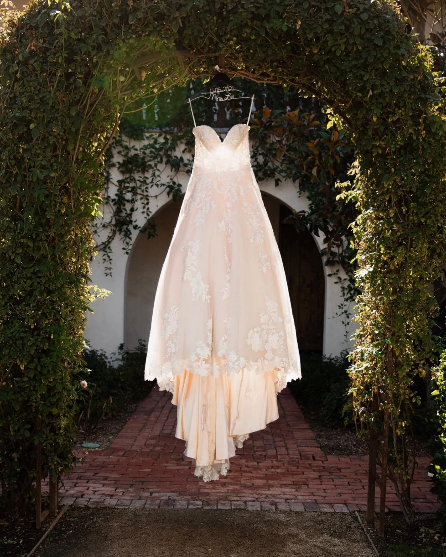 Dreamy ✨

__
#weddingdresses #weddingphotography #letsshoot #sandiegowedding #sdweddingphotographer #temeculawedding #temeculaweddingphotographer #weddingdressinspiration