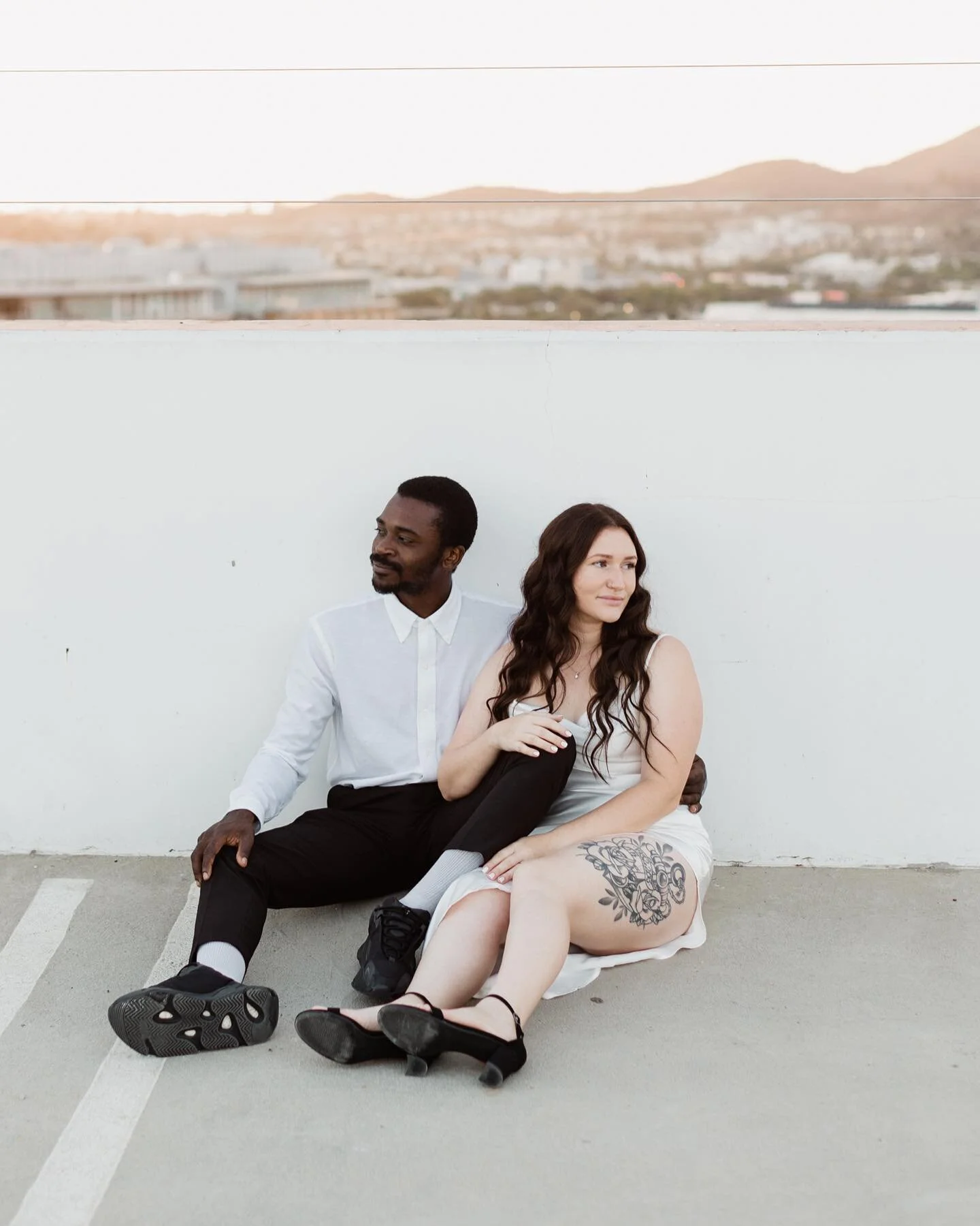Everything about this shoot was 😍🔥 The last minute location swap was definitely worth it. @meganandersss can&rsquo;t wait to capture your wedding!!

__
#couplephotography #couplesportraits #engagementphotos #engagementphotography #coupleposes #roof