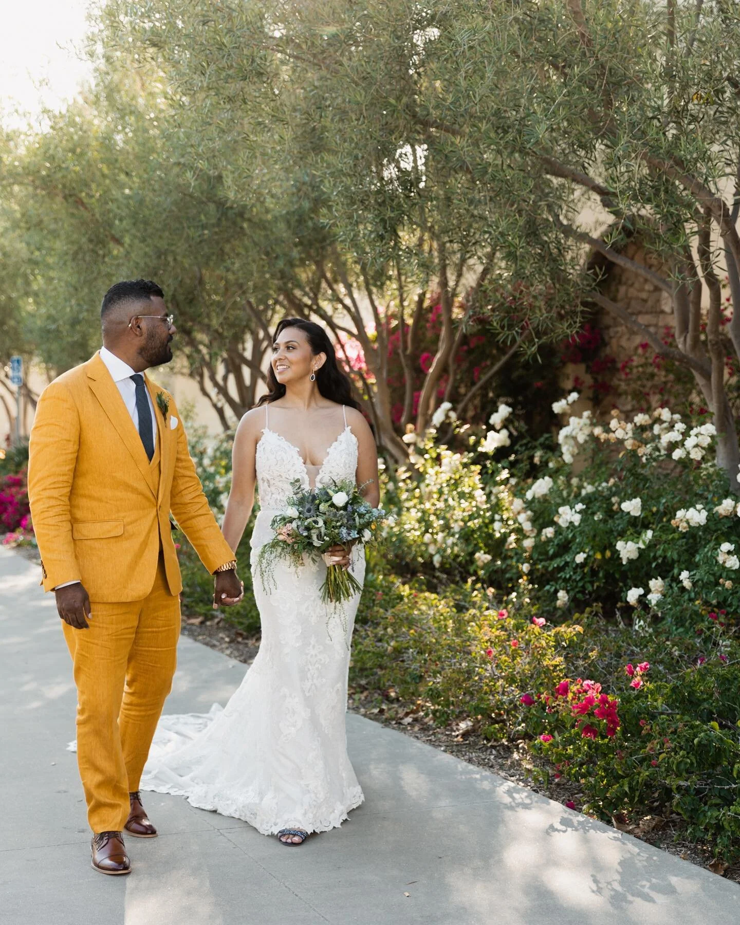 Give me all the colors 😍

__
#weddingphotography #weddingphotographer #ocweddings #ocweddingphotographer #sdwedding #sdweddingphotographer #couplesphotography #couplephoto #bride #brideandgroom