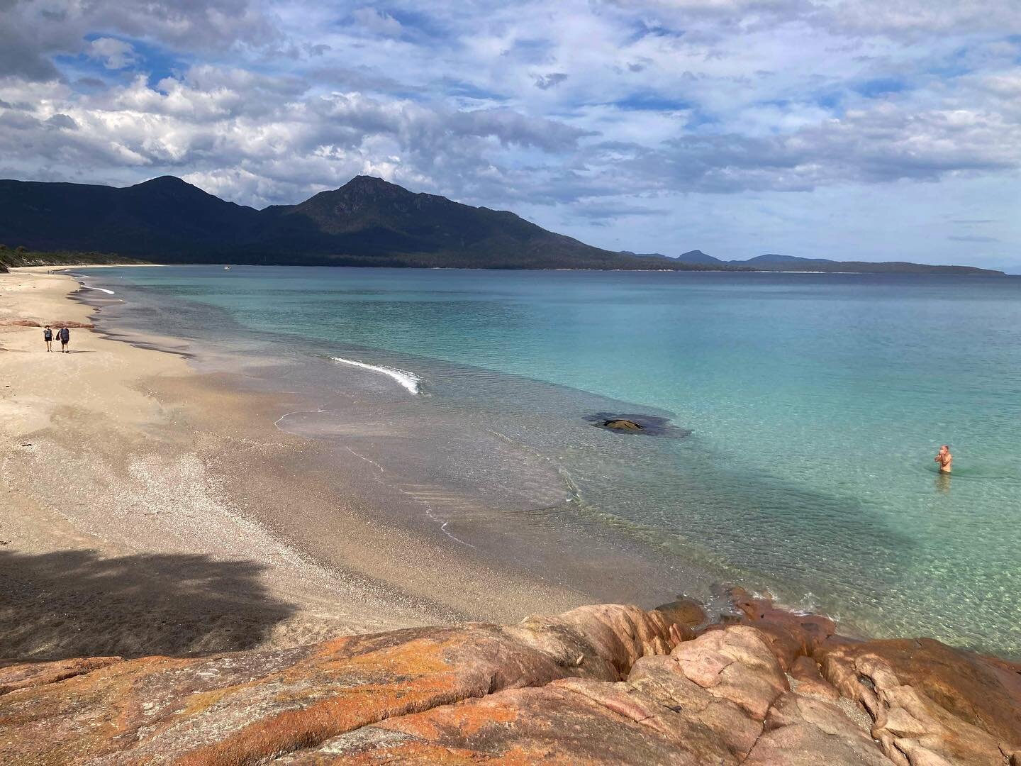 Being on more autumn days like this on our @freycinetwalkingtour 💙