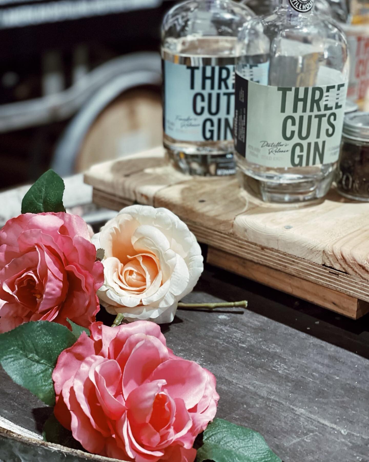 Three Cuts Gin is named from the &lsquo;three cuts&rsquo; of roses that are used in the distilling process. Some which stem right here in the Tamar Valley 💐 @threecutsgin @turnerstillhouse