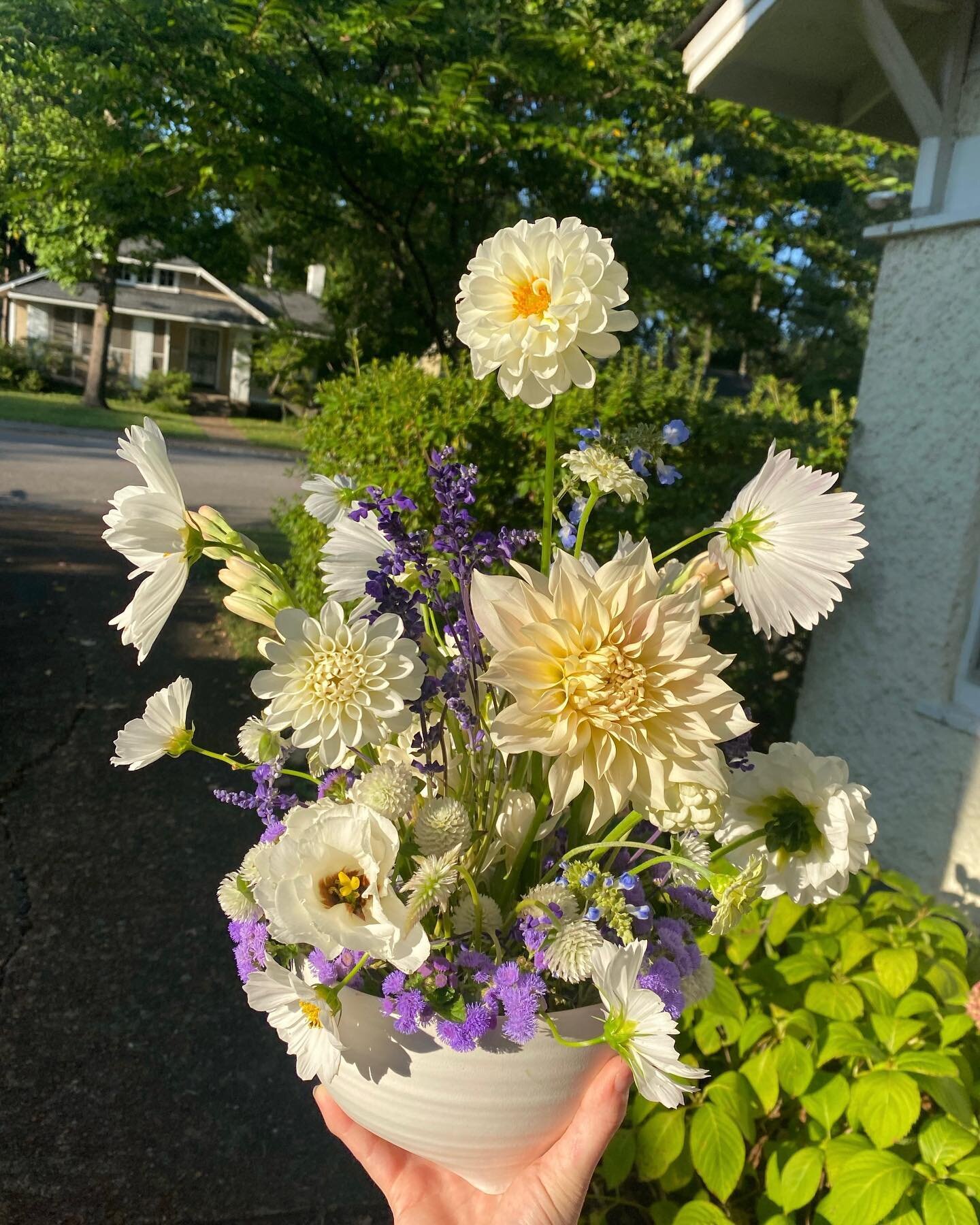 end of summer beauties for a lovely client 💕

as we&rsquo;re nearing the end of flower growing season in memphis, i was grateful to gather the blooms for this event from all of my favorite growers 🌱 
@sweetgrassflorals @midtownbramble @flowerslocal