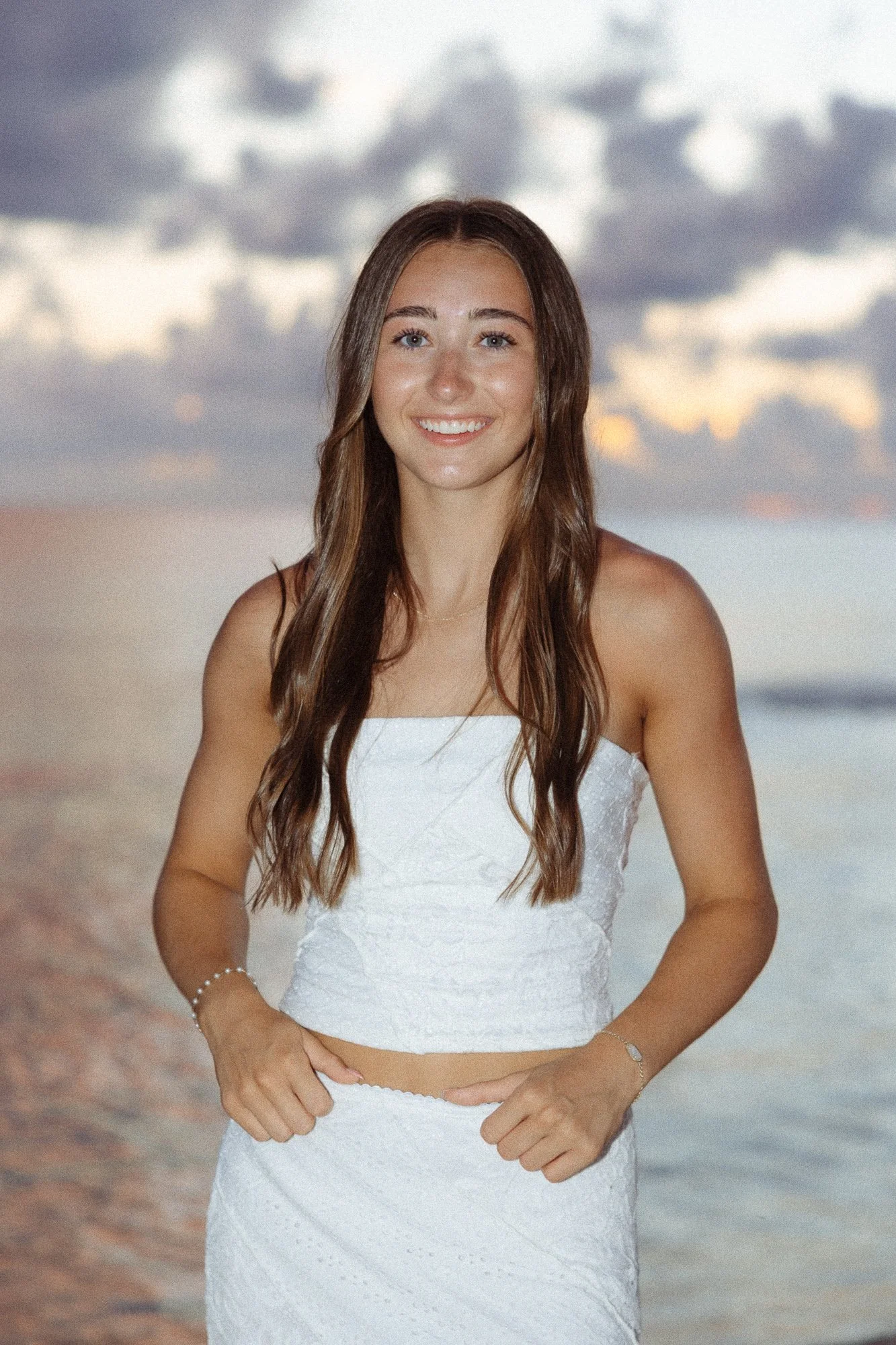 senior-photos-at-the-kimpton-seafire-grand-cayman-17.jpg