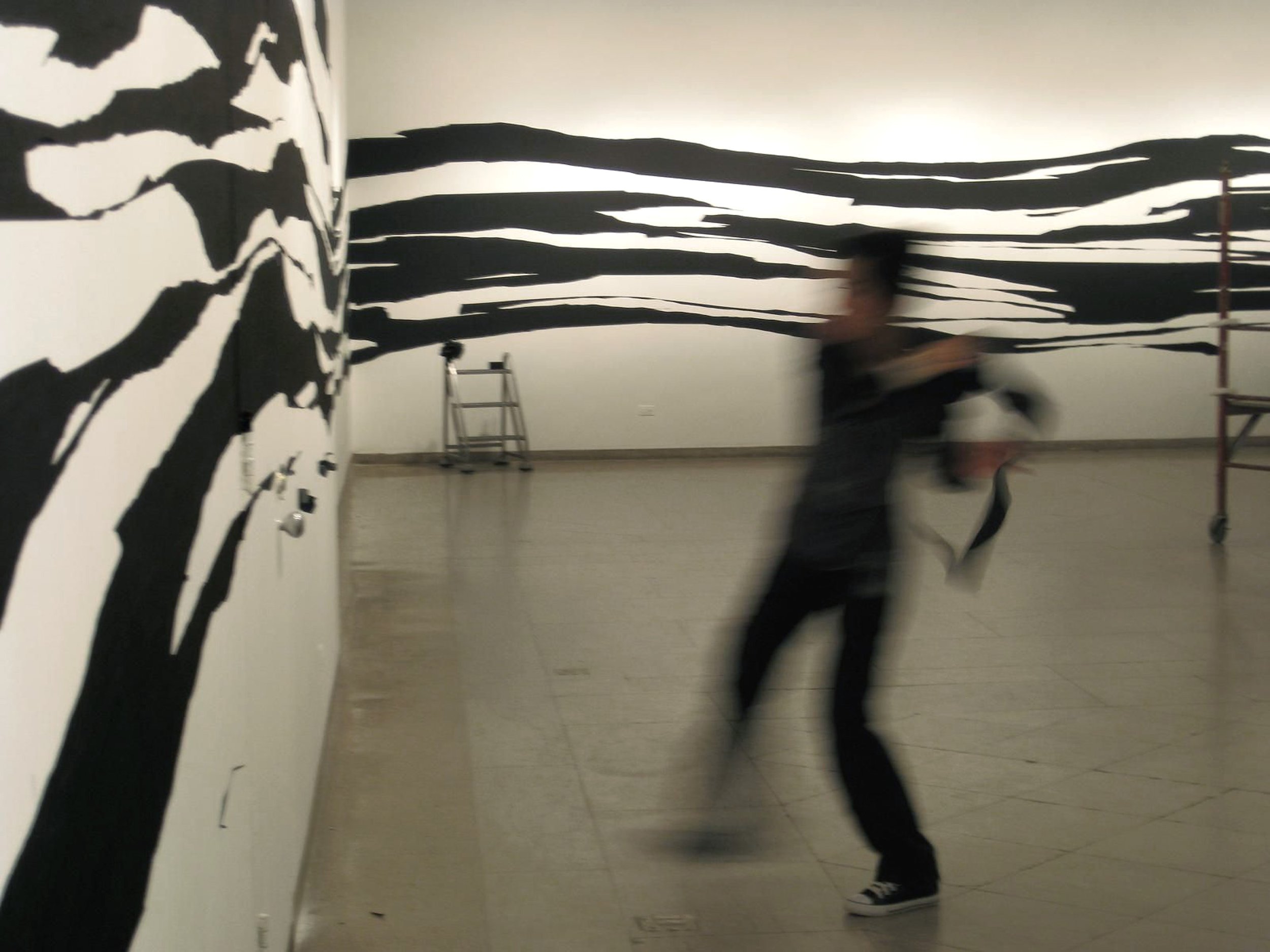 Working process for "Enfolding 280 Hours" at Brooklyn Museum, NY, 2009. Photo: Robert Nardi. © Sun K. Kwak