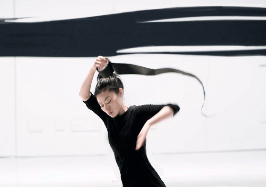 Drawing Performance: "Works and Process" at Solomon R. Guggenheim Museum, NY, 2010. Photo: Aanna Campbell. © Sun K. Kwak