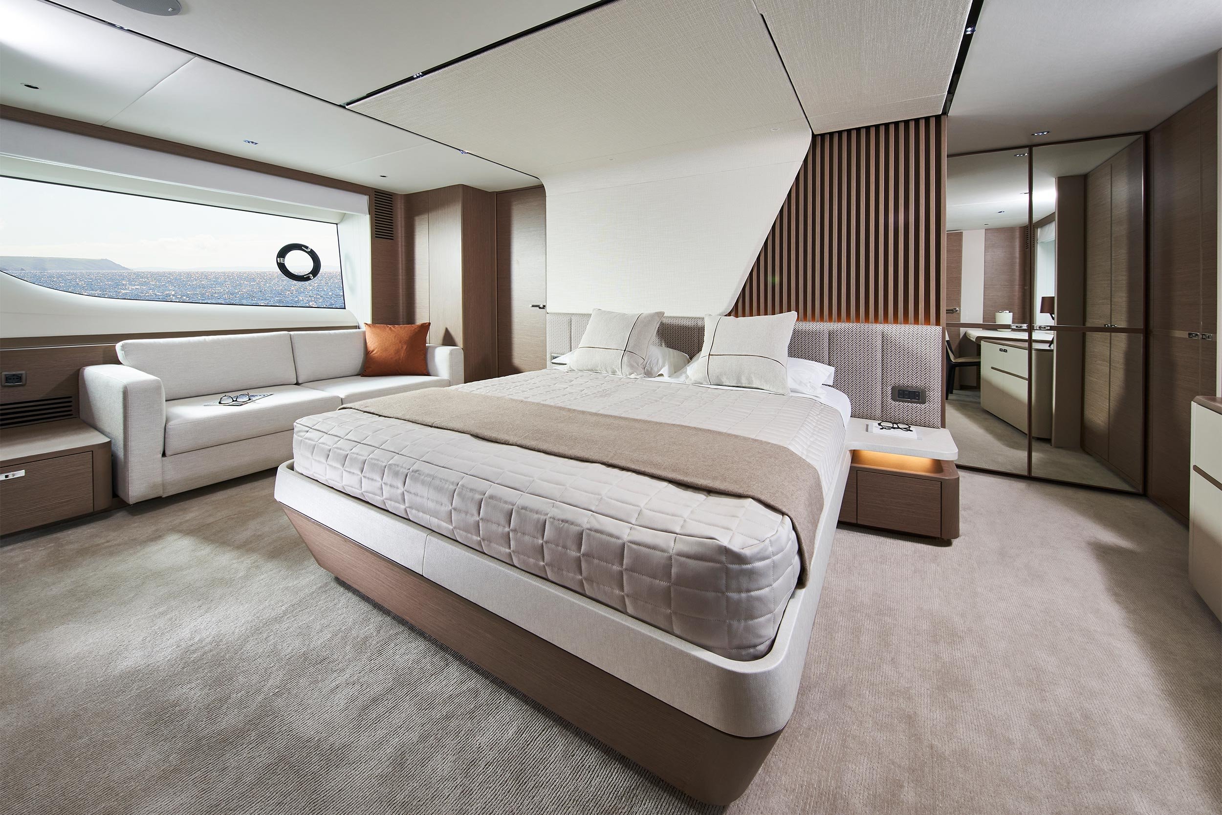 Princess_Yachts_Australia_Y85_Stateroom_1.jpg