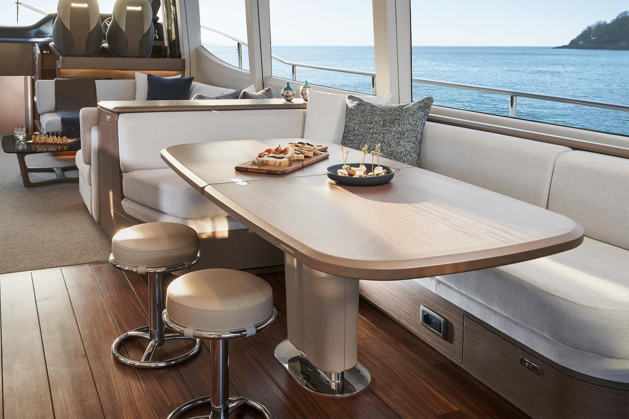 Princess_Yachts_Australia_Y72_Dining_2.jpg