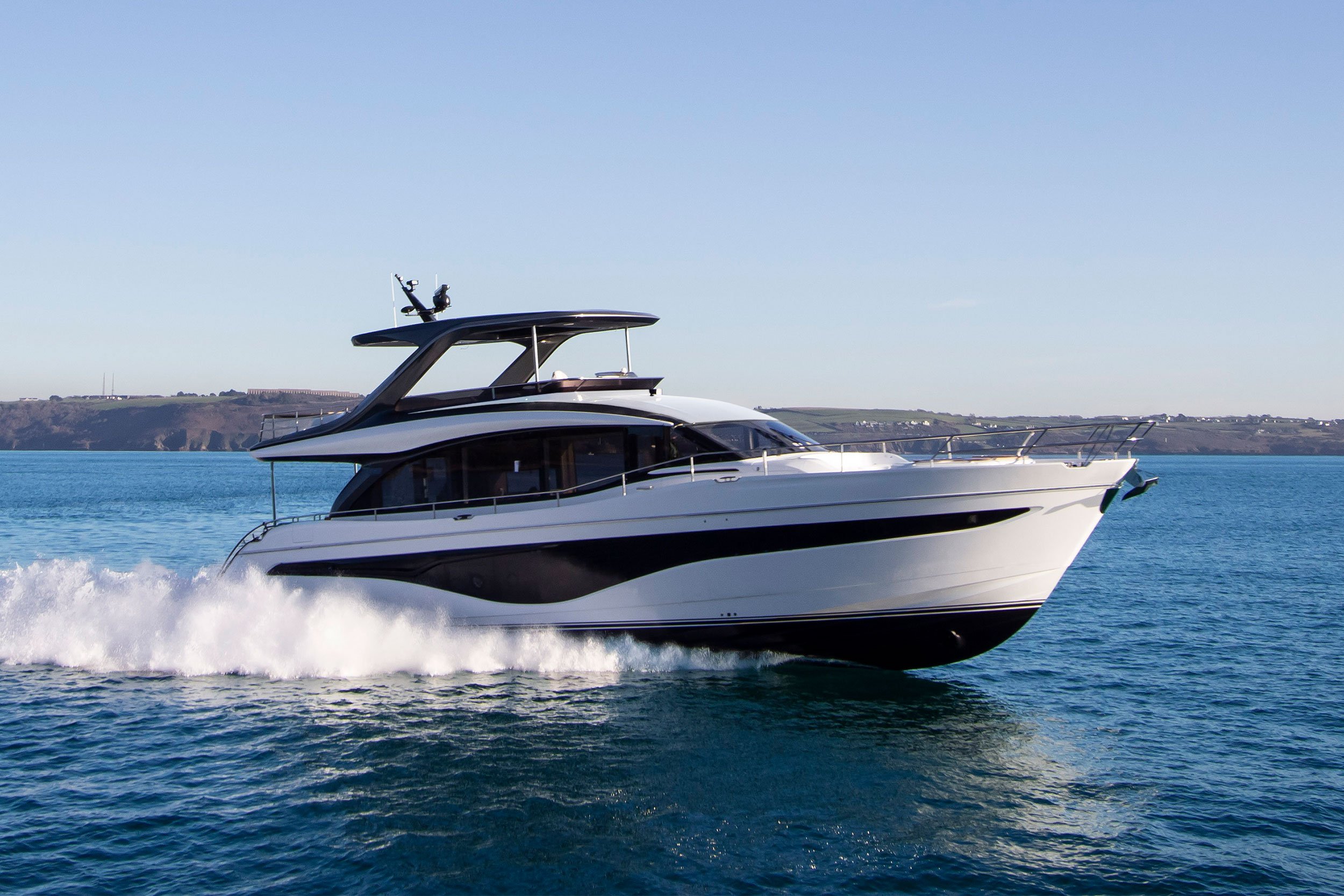 Princess_Yachts_Australia_Y72_Exterior_1.jpg