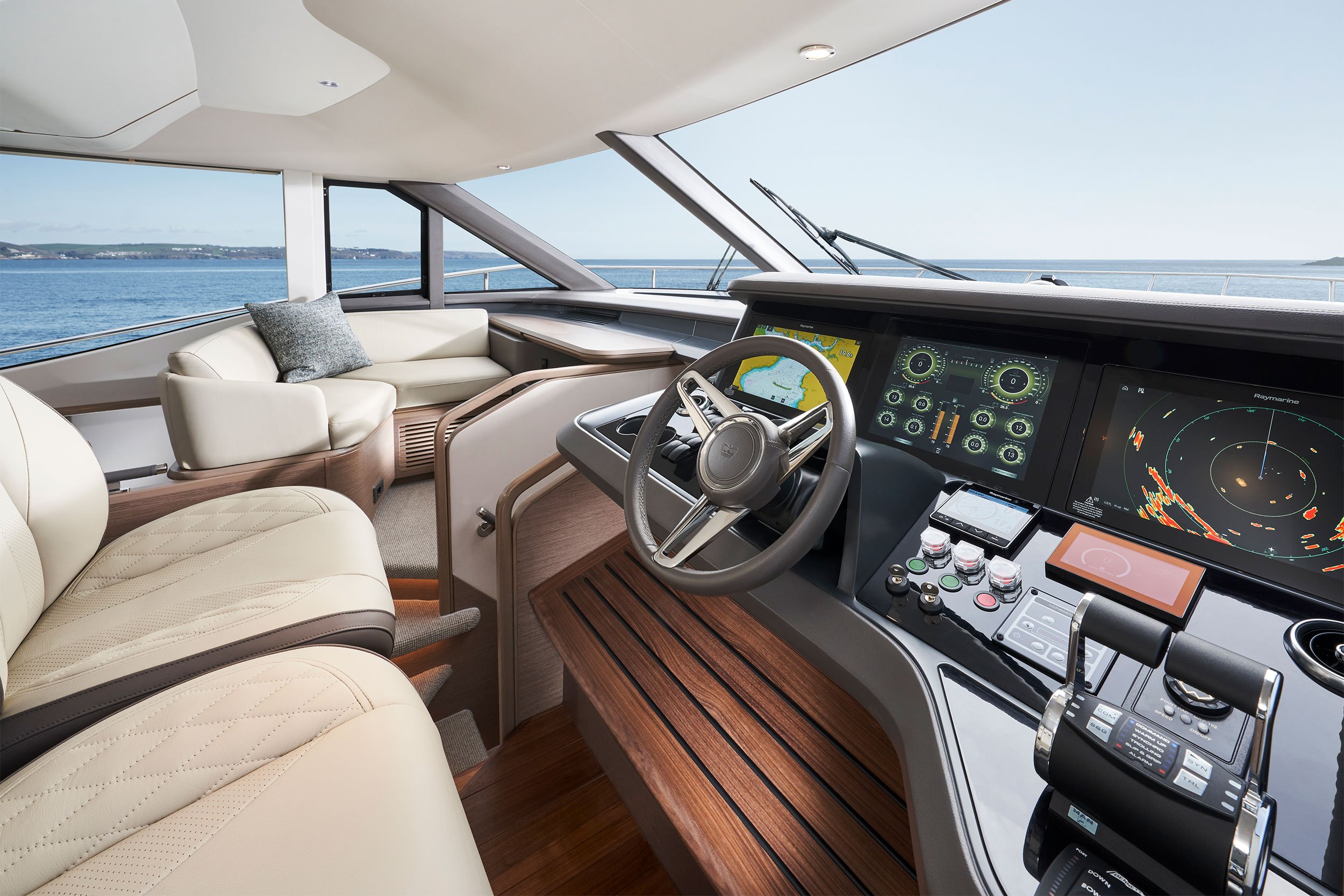 Princess_Yachts_Australia_Y72_Helm_1.jpg