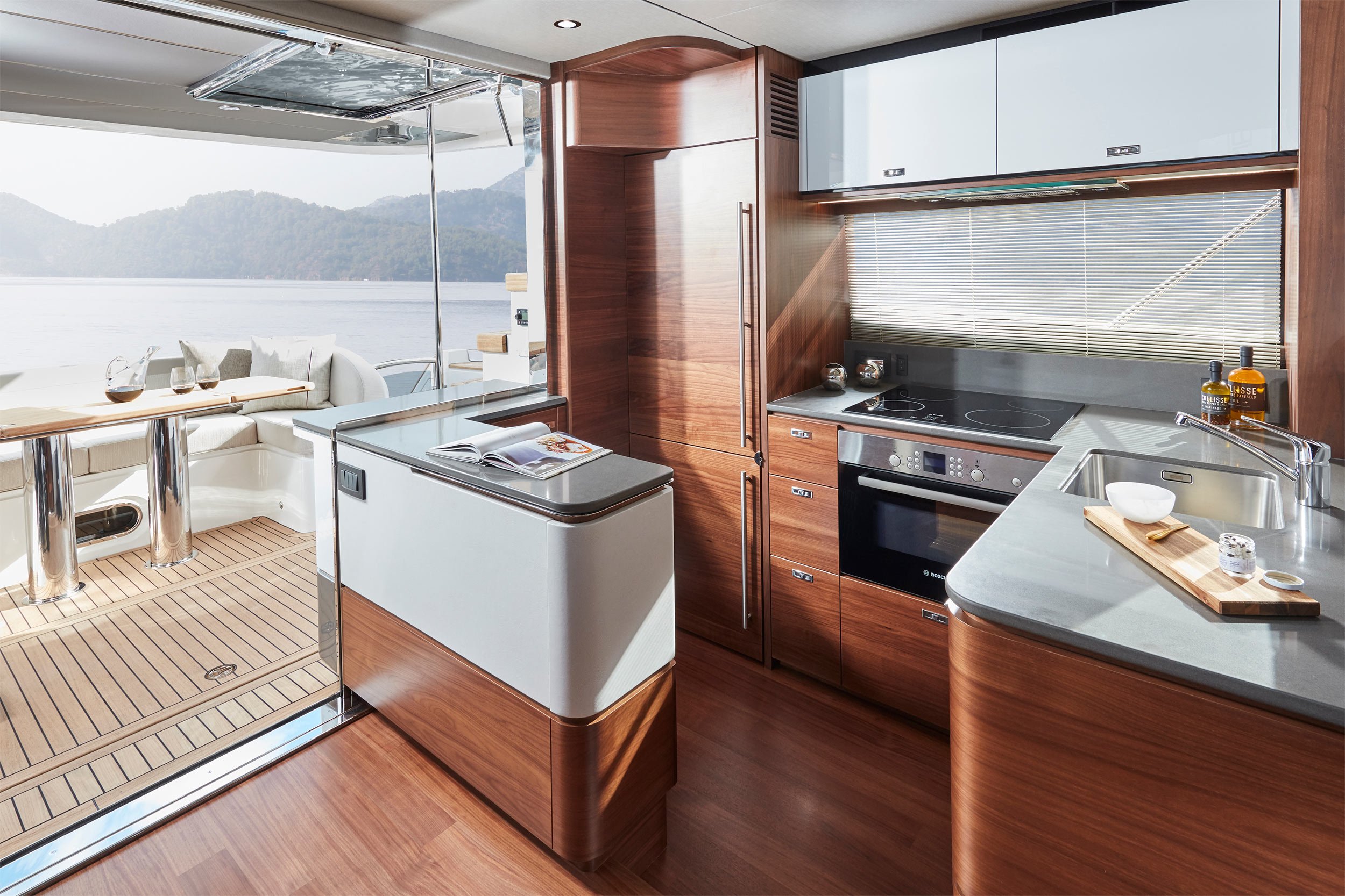 Princess_Yachts_Australia_F55_Galley_1.jpg