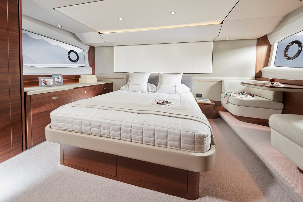 Princess_Yachts_Australia_F55_Stateroom_1.jpg