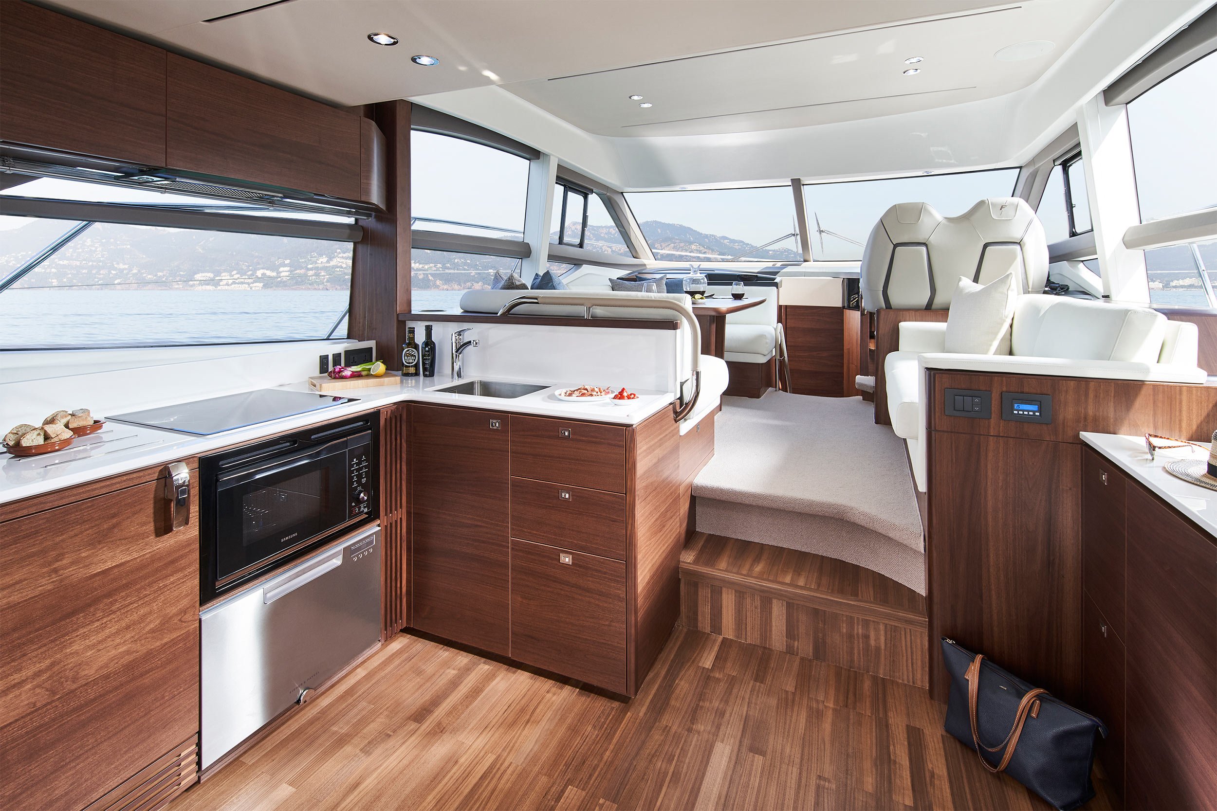 Princess_Yachts_Australia_F50_Saloon_2.jpg