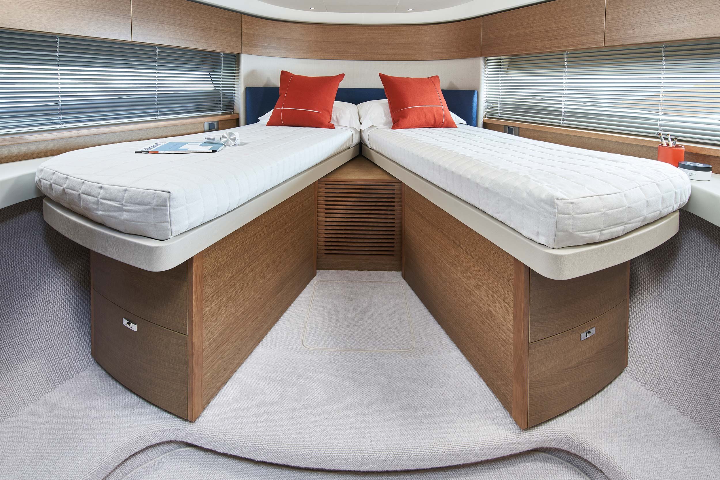 Princess_Yachts_Australia_F45_Forward_Cabin_1.jpg