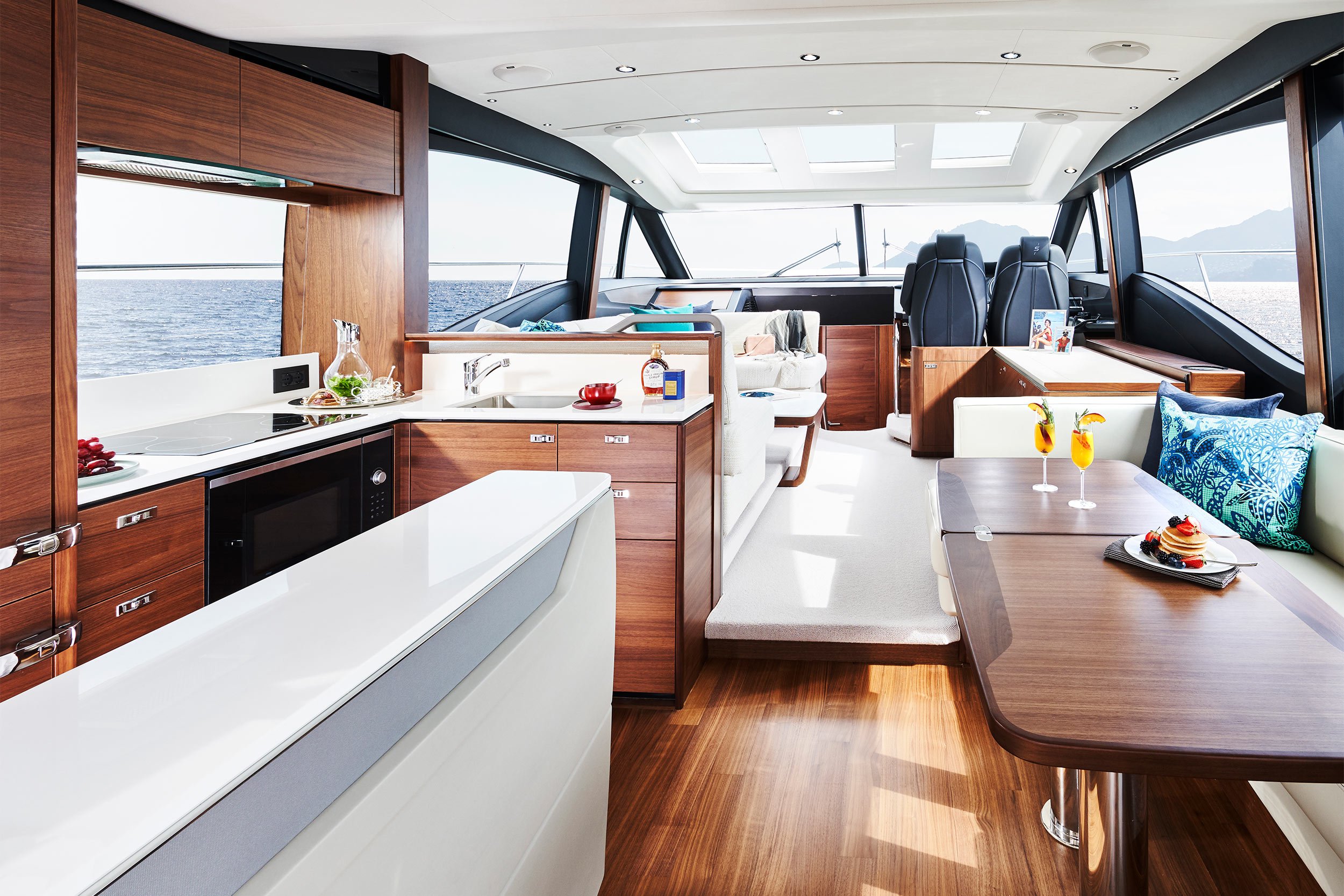 Princess_Yachts_Australia_S62_Saloon_1.jpg