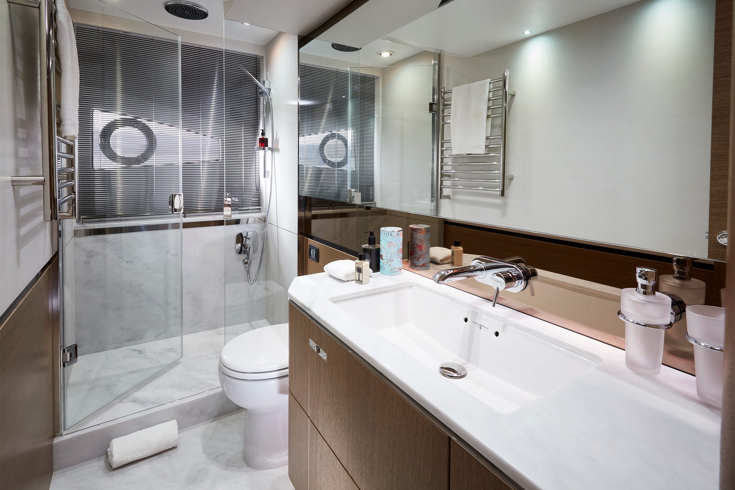 Princess_Yachts_Australia_V65_Bathroom_1.jpg