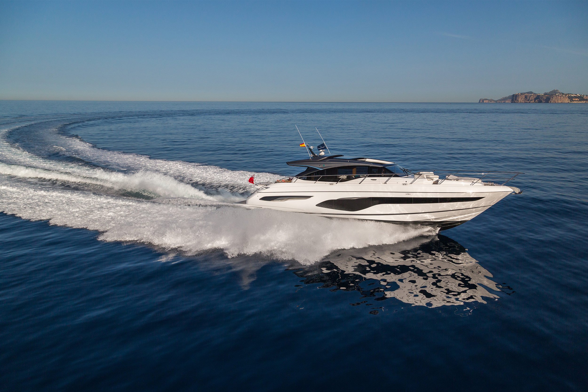 Princess_Yachts_Australia_V65_Exterior_4.jpg