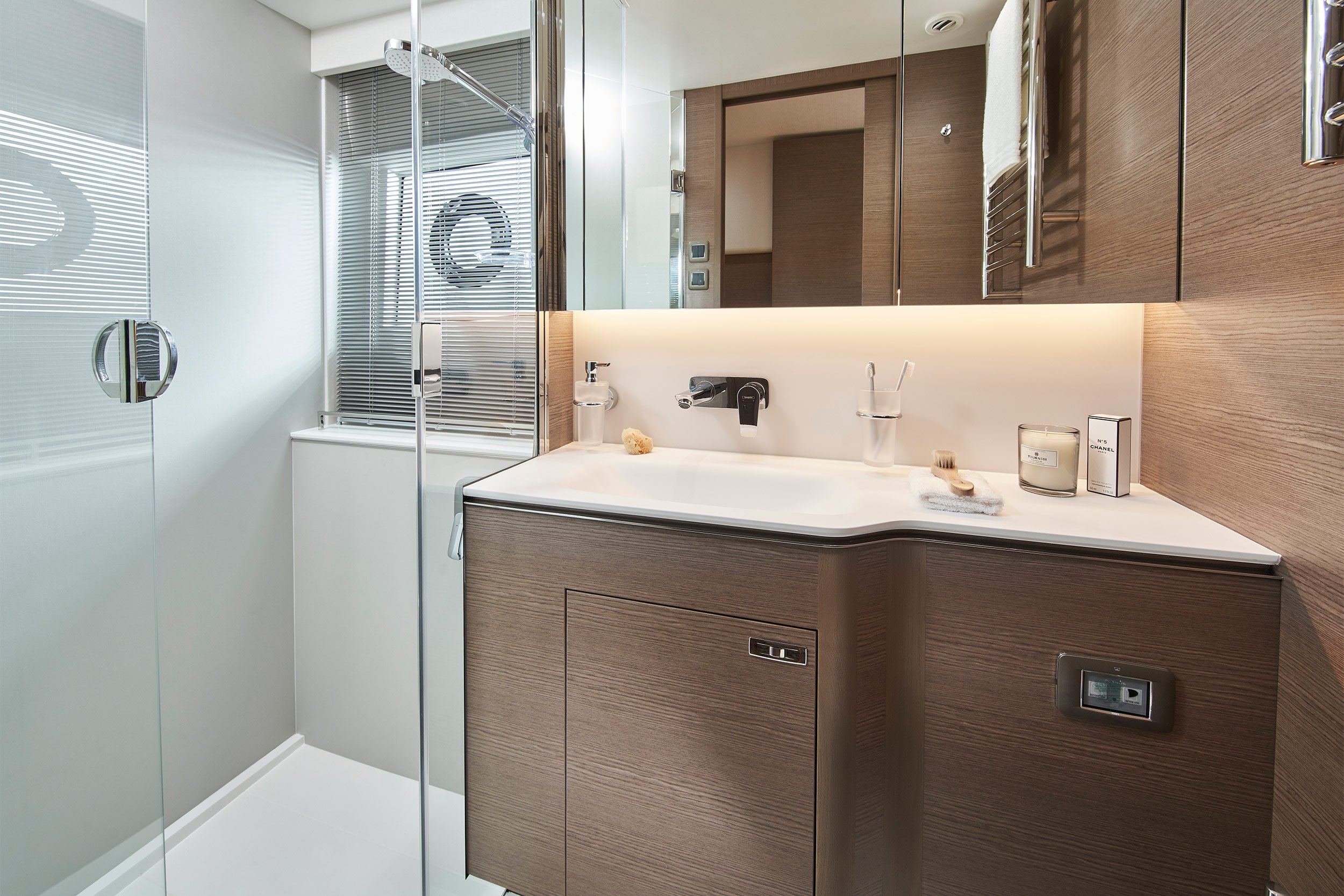 Princess_Yachts_Australia_V55_Bathroom_1.jpg