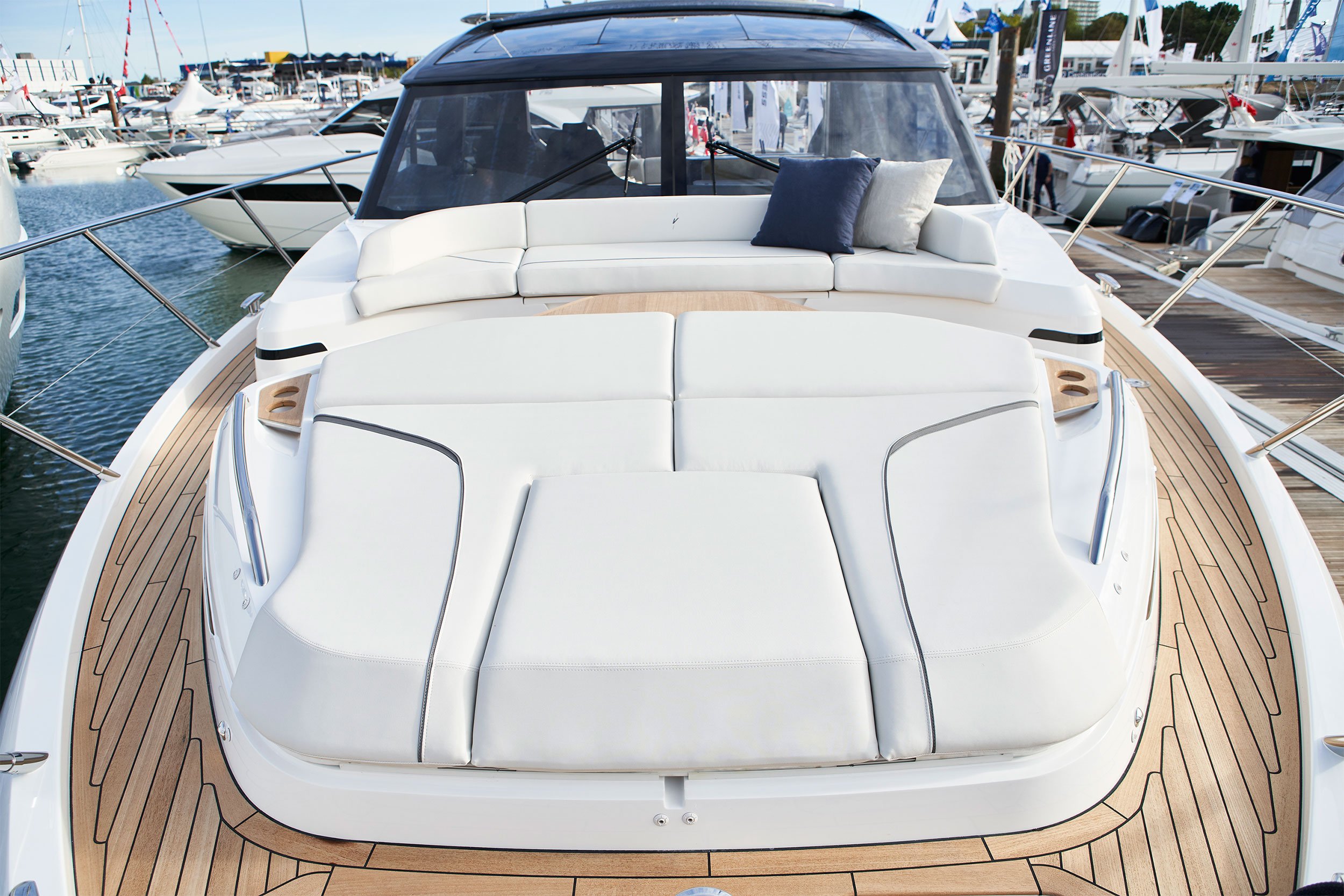 Princess_Yachts_Australia_V55_Foredeck_1.jpg