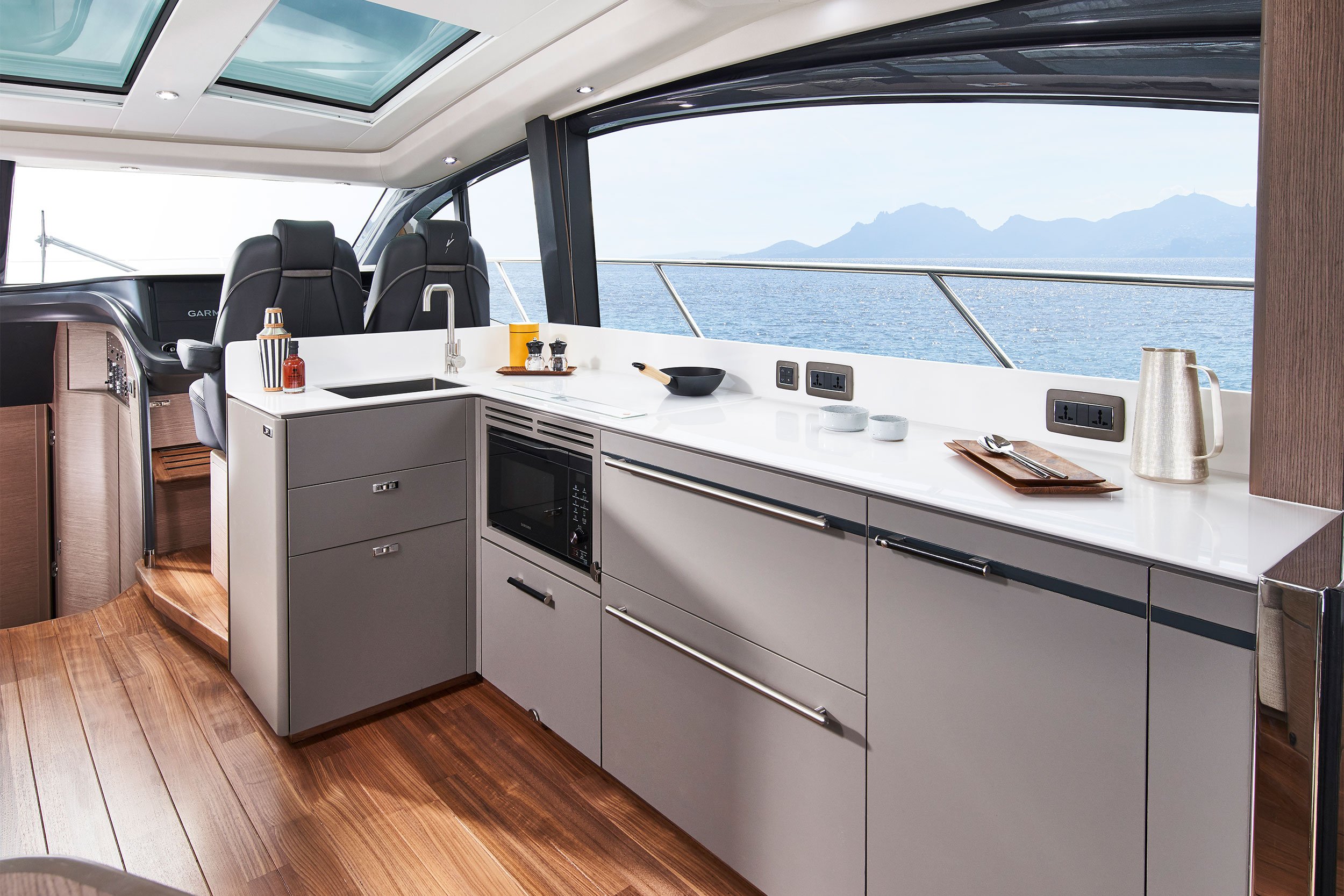 Princess_Yachts_Australia_V55_Galley_1.jpg