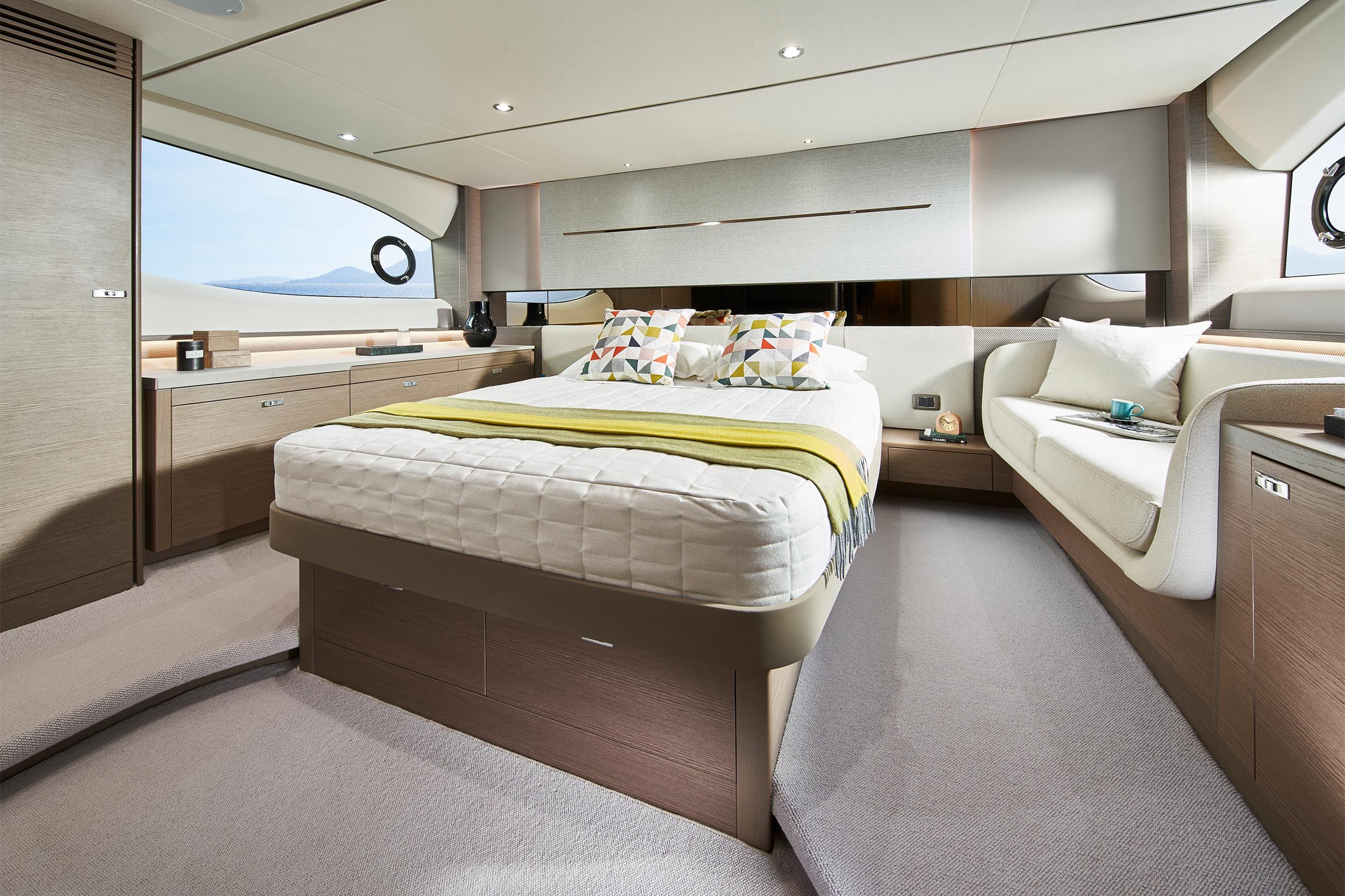 Princess_Yachts_Australia_V55_Stateroom_1.jpg