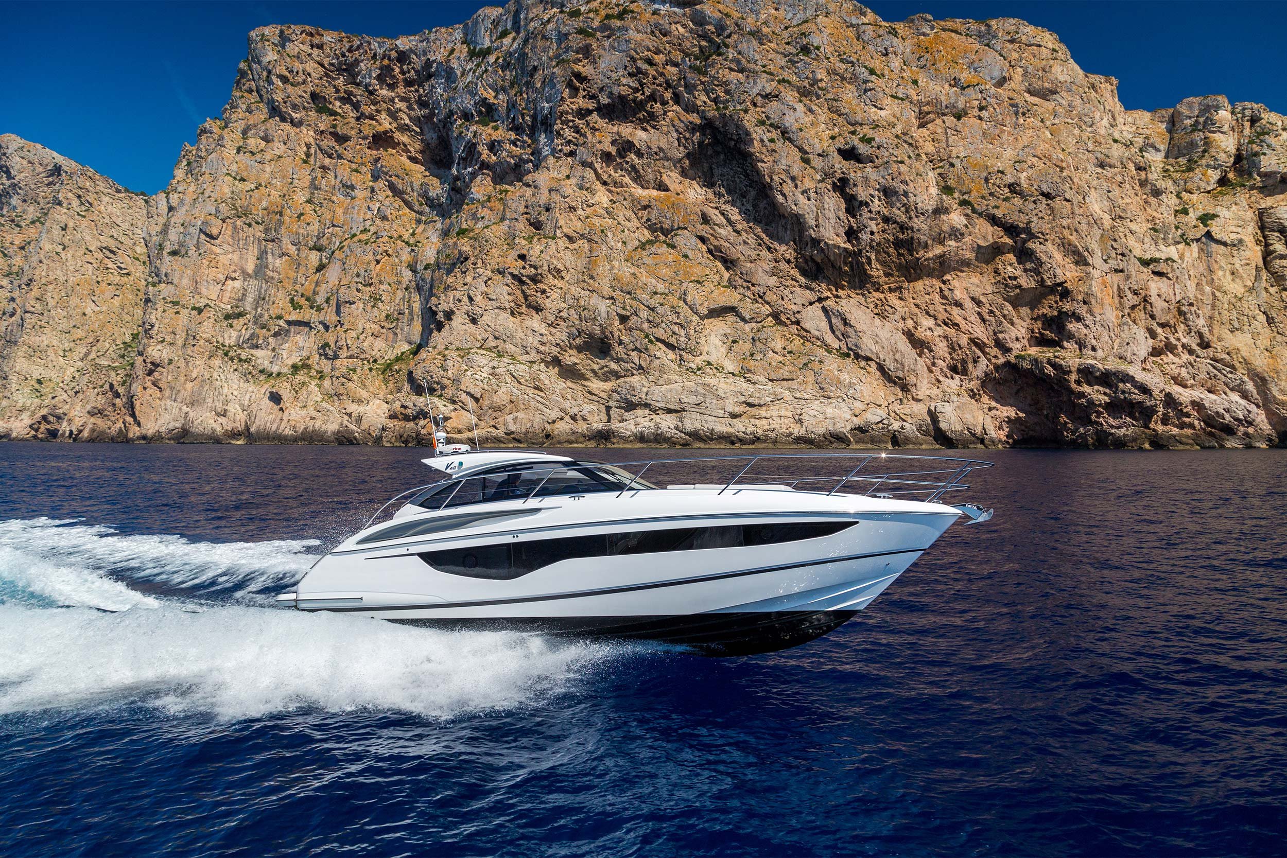 Princess_Yachts_Australia_V40_Exterior_2.jpg