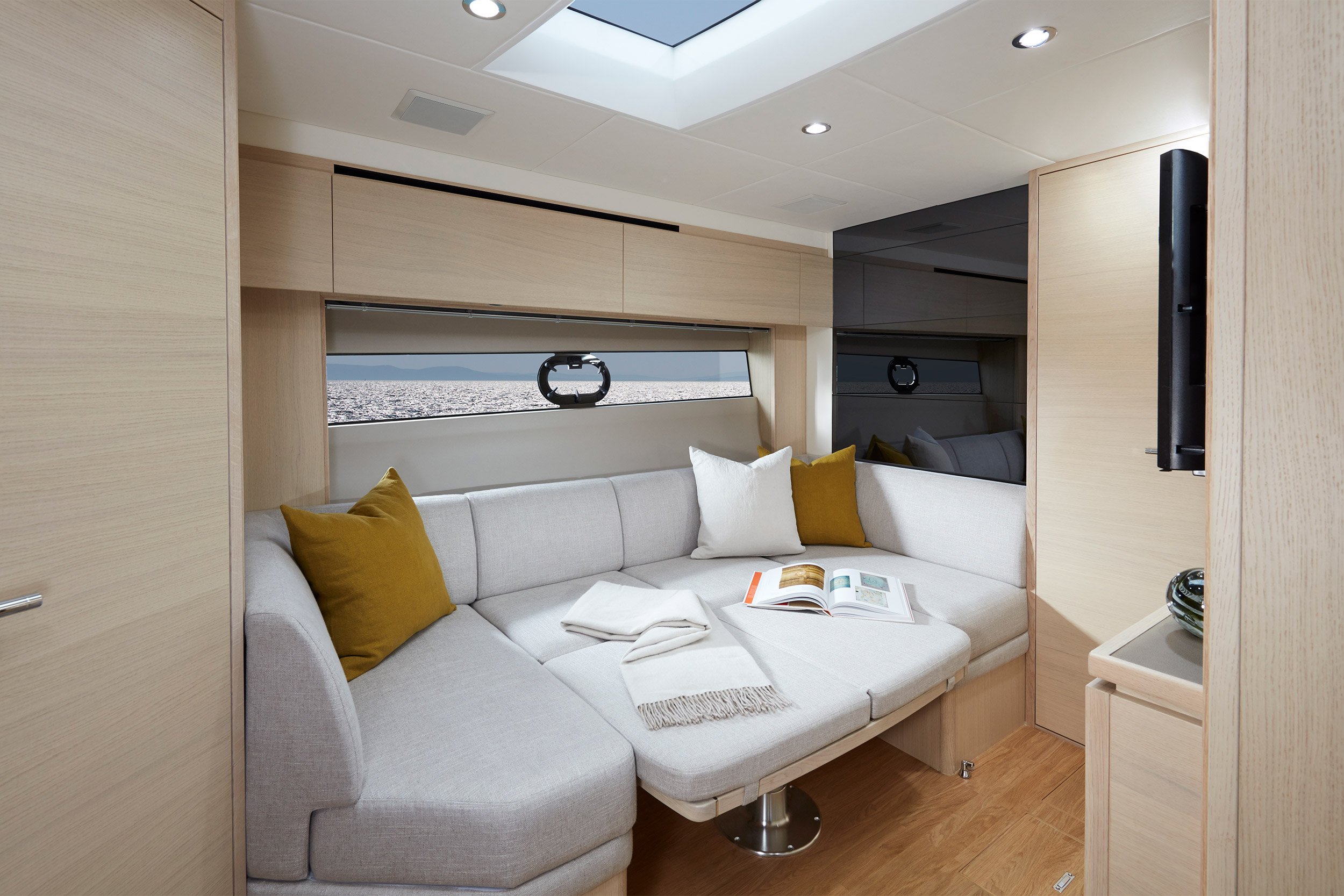 Princess_Yachts_Australia_V40_Saloon_2.jpg