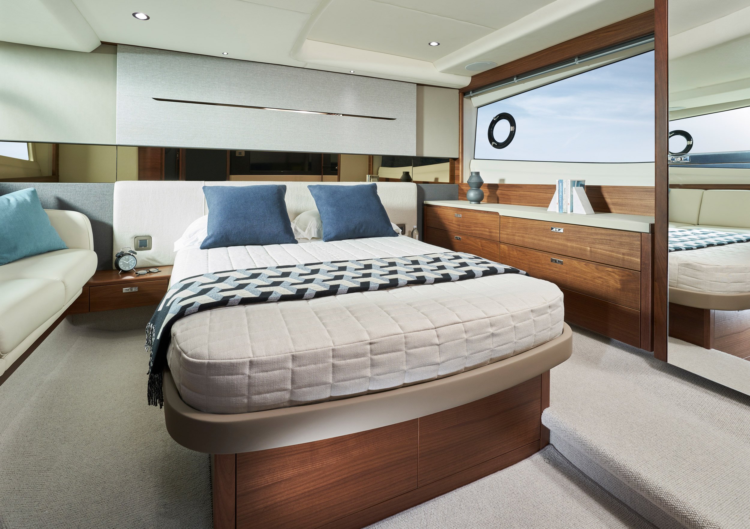 Princess_V50_Master_Stateroom.jpg