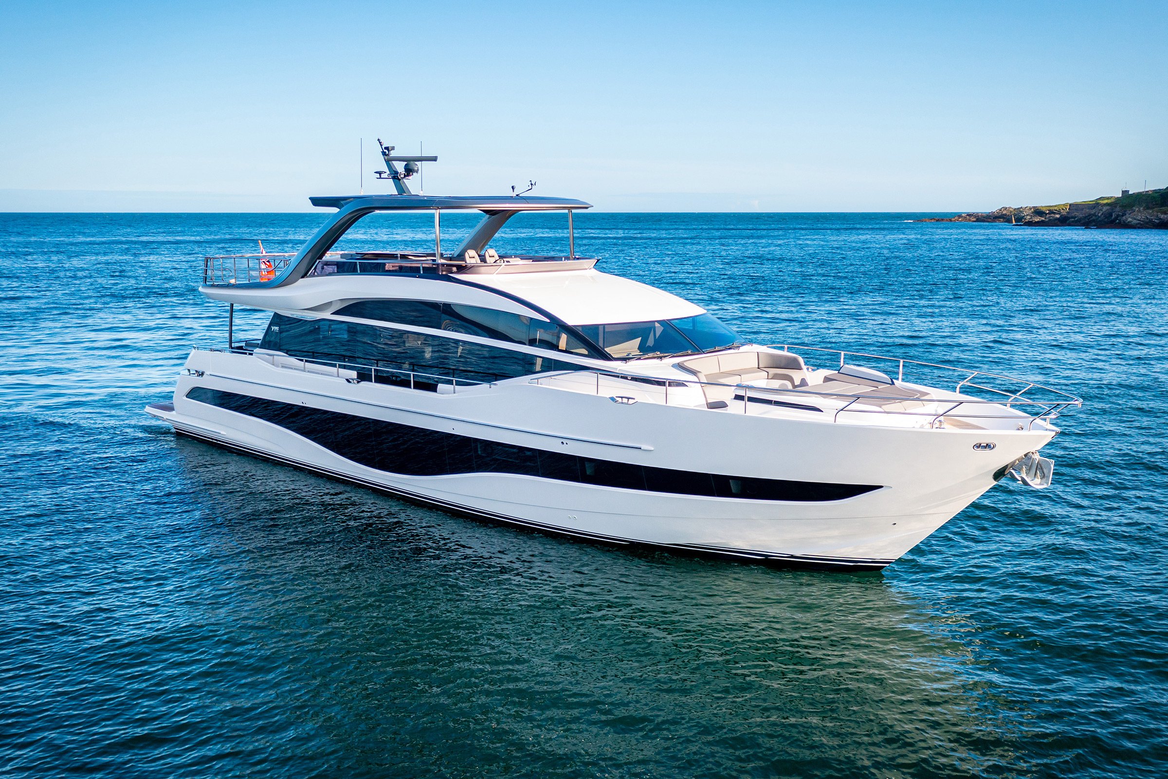 Princess_Yachts_Y85_3.jpg