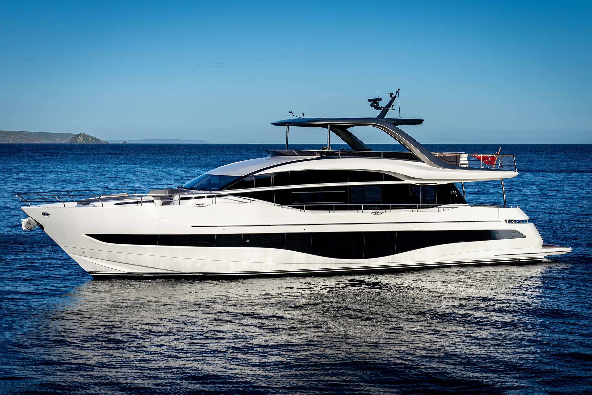 Princess_Yachts_Y85_10.jpg