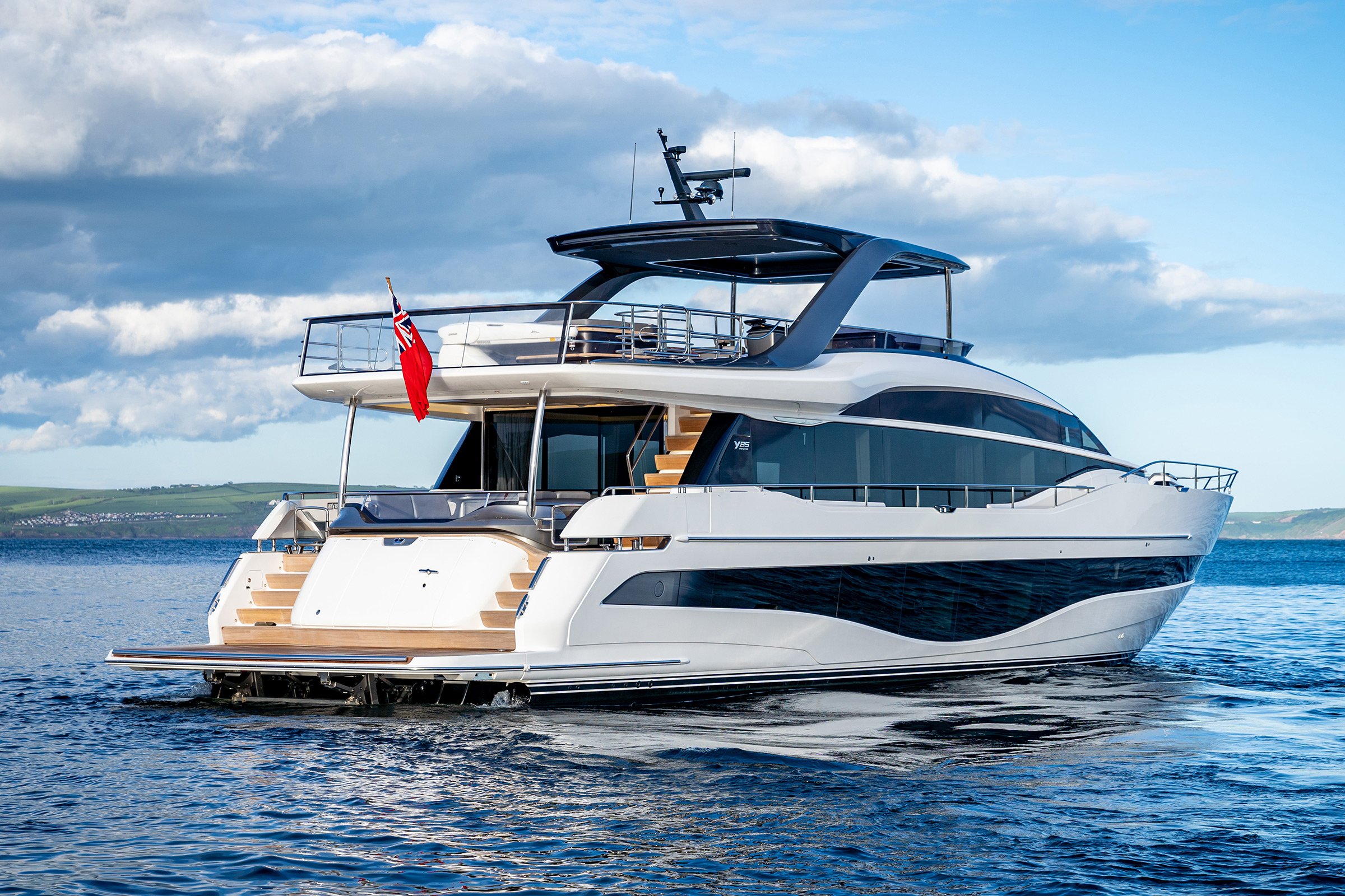 Princess_Yachts_Y85_13.jpg