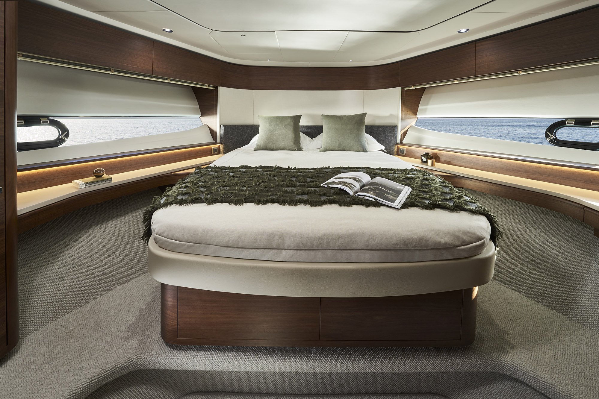 Princess_Yachts_F65_Forward_Cabin.jpg