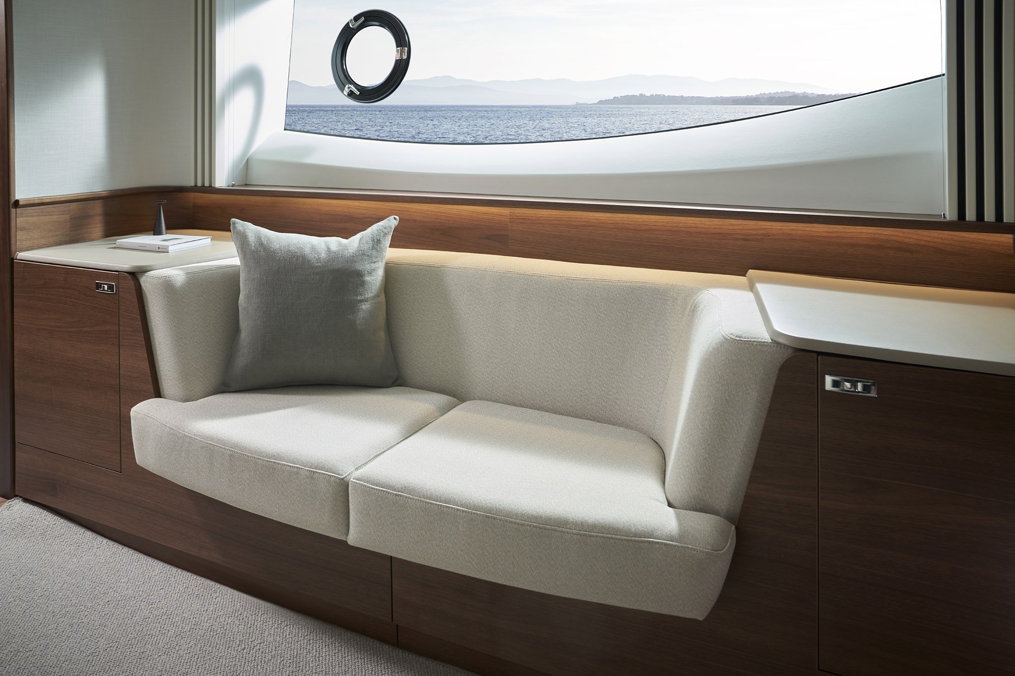 Princess_Yachts_F65_Master_Stateroom_Sofa.jpg