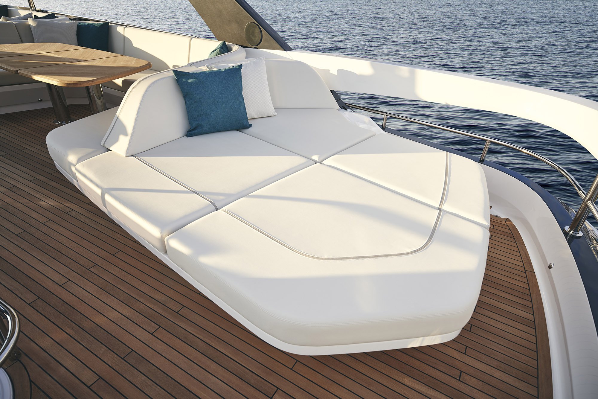 Princess_Yachts_F65_Flybridge_Detail_3.jpg