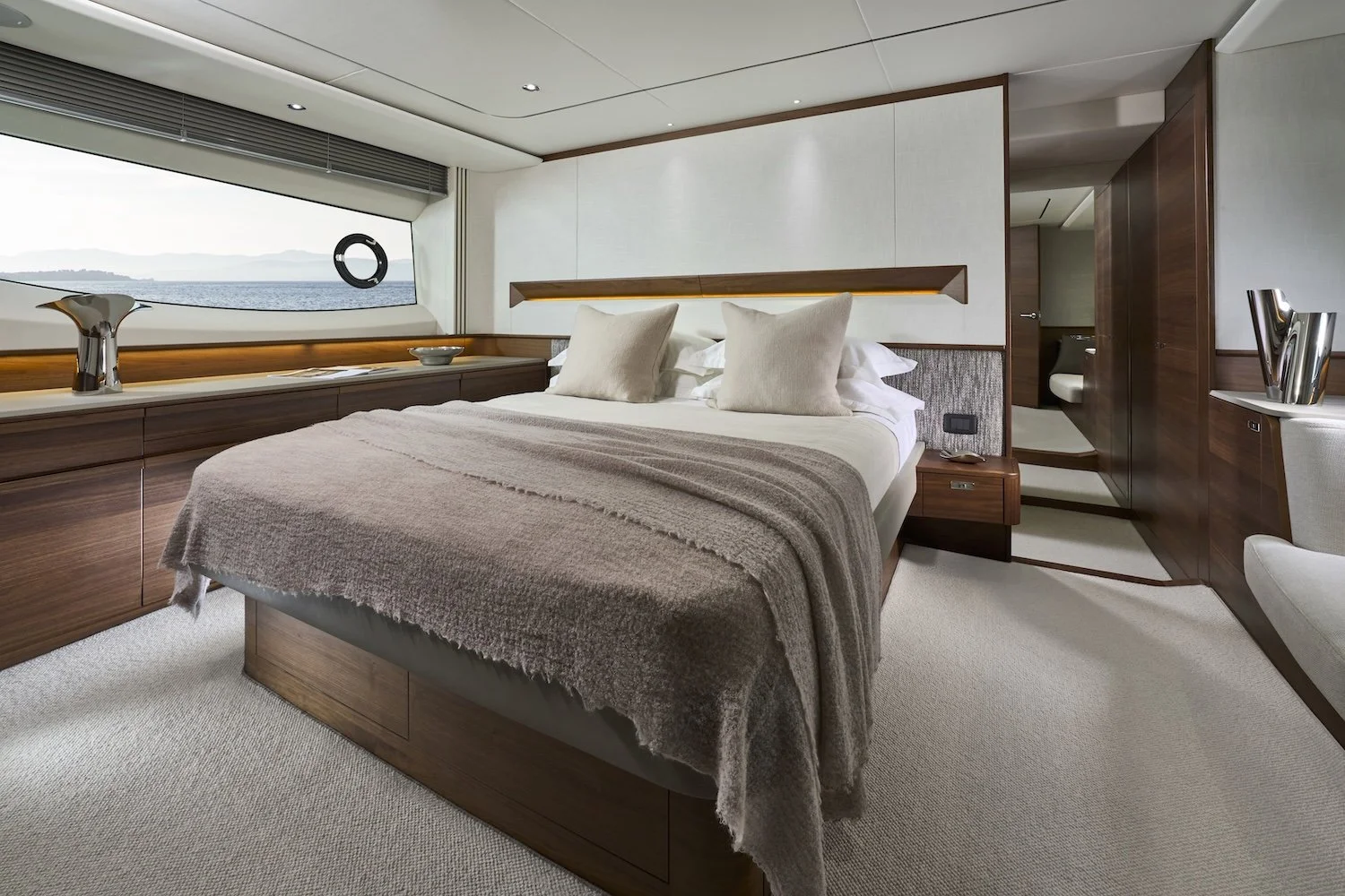 Princess_V65-interior-owners-stateroom-walnut-satin.jpg