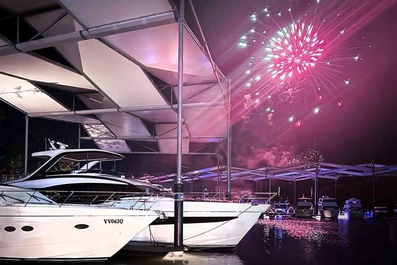 A fantastic night at Sanctuary Cove Marina as the skies above Princess Yachts Australia HQ lit up with a colourful Christmas fireworks display 🎉😀

#PrincessYachts #DistinctionInDetail