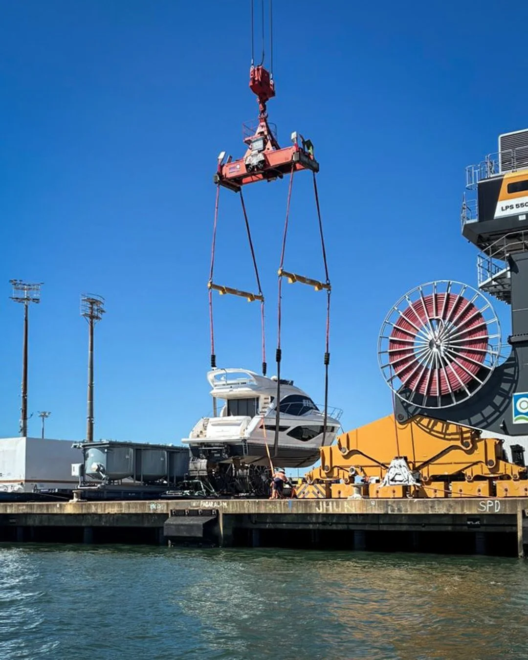 Another Princess arrives ahead of SCIBS ⚓️

This striking new Princess F50 is being unloaded in Brisbane and will be prepared over the next few weeks before featuring in the Princess Yachts display at the Sanctuary Cove International Boat Show next m