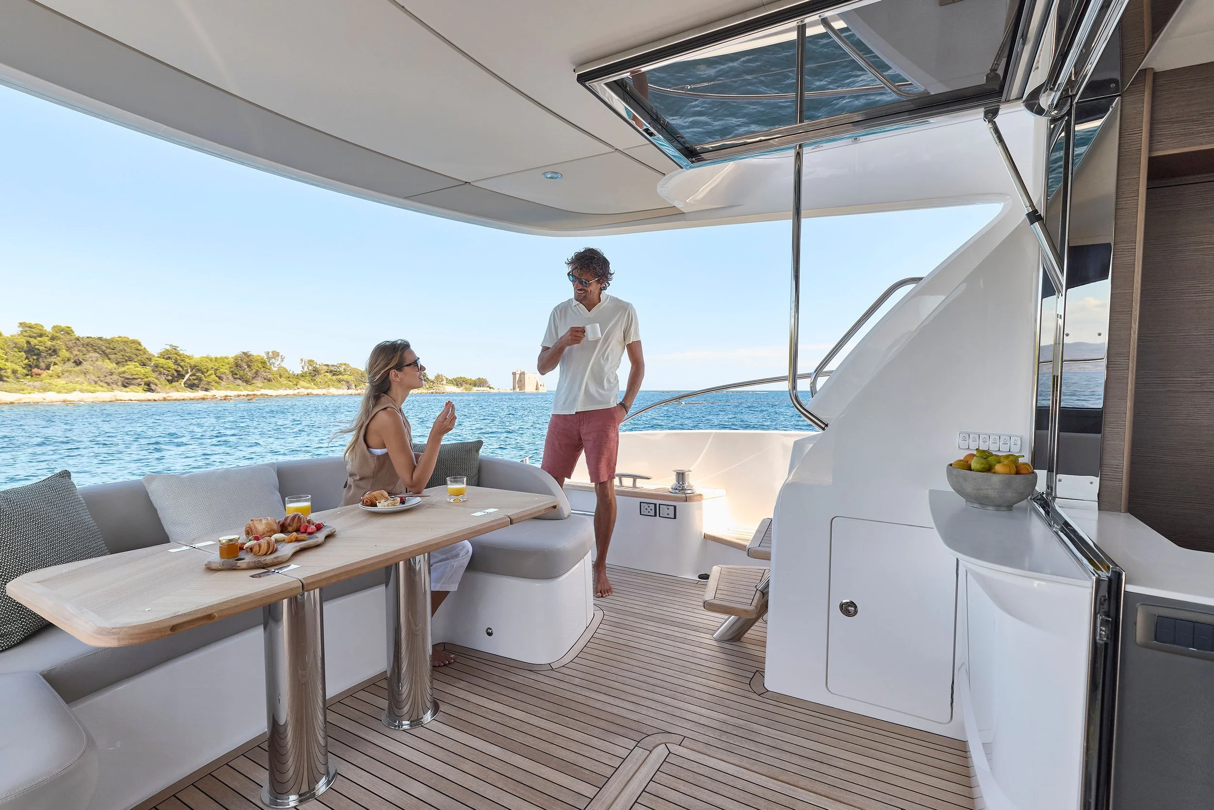 Princess_F58-exterior-lifestyle-cockpit-02.jpg