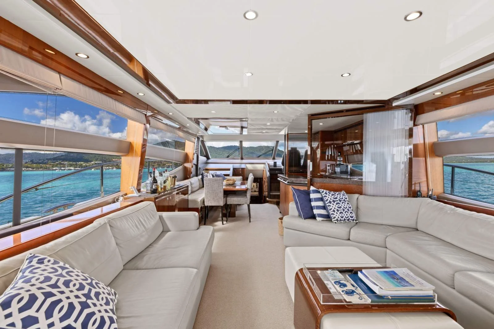 2014_Princess_P72_8.jpg