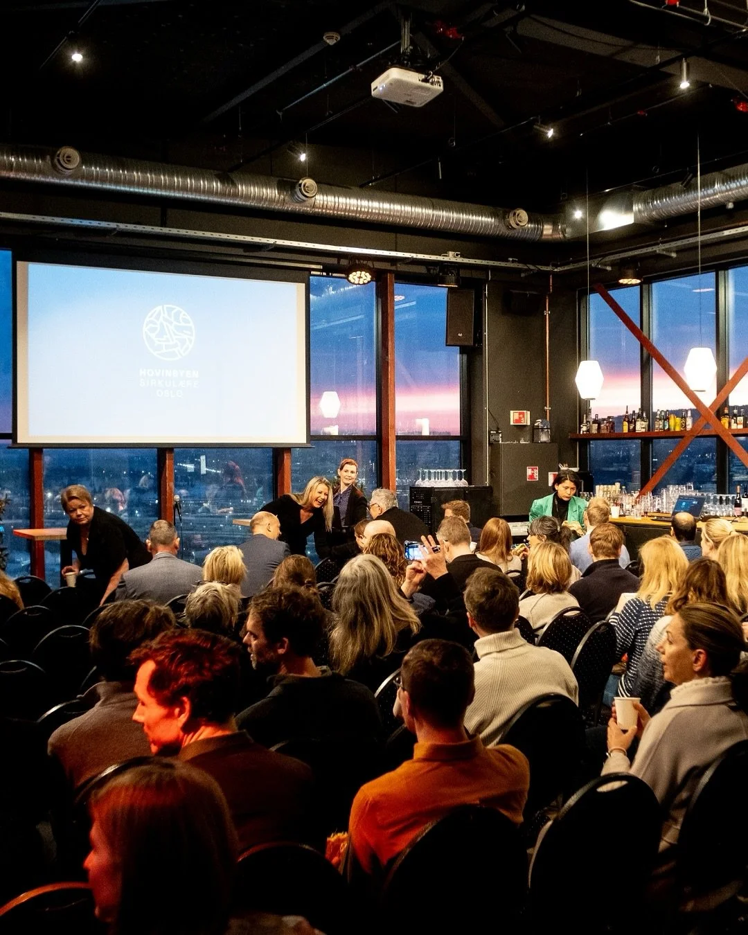 Fra konferanse til fest! 🎷 Vi legger til rette for en faglig og sosial start etter ferien!