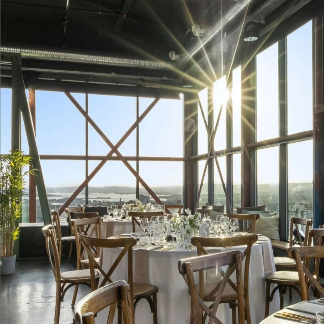 Planlegger du sommerfest?
Vi tar den helt til topps.

Book sommerfest p&aring; T&aring;rnet ☀️