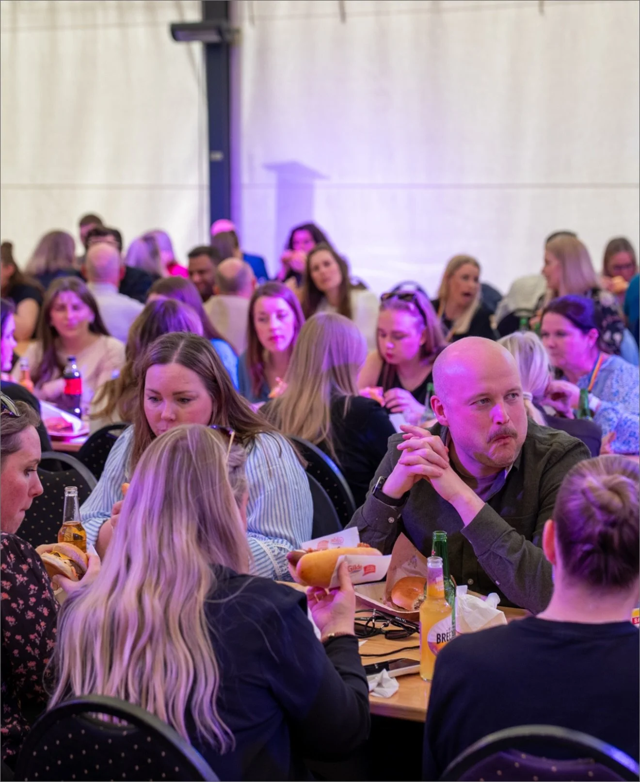 Visste du at det er plass til opptil 7000 personer p&aring; T&aring;rnet Kulturarena? 🔥 

Alt fra store konserter til intime selskaper &ndash; hos oss er det plass til begge deler.