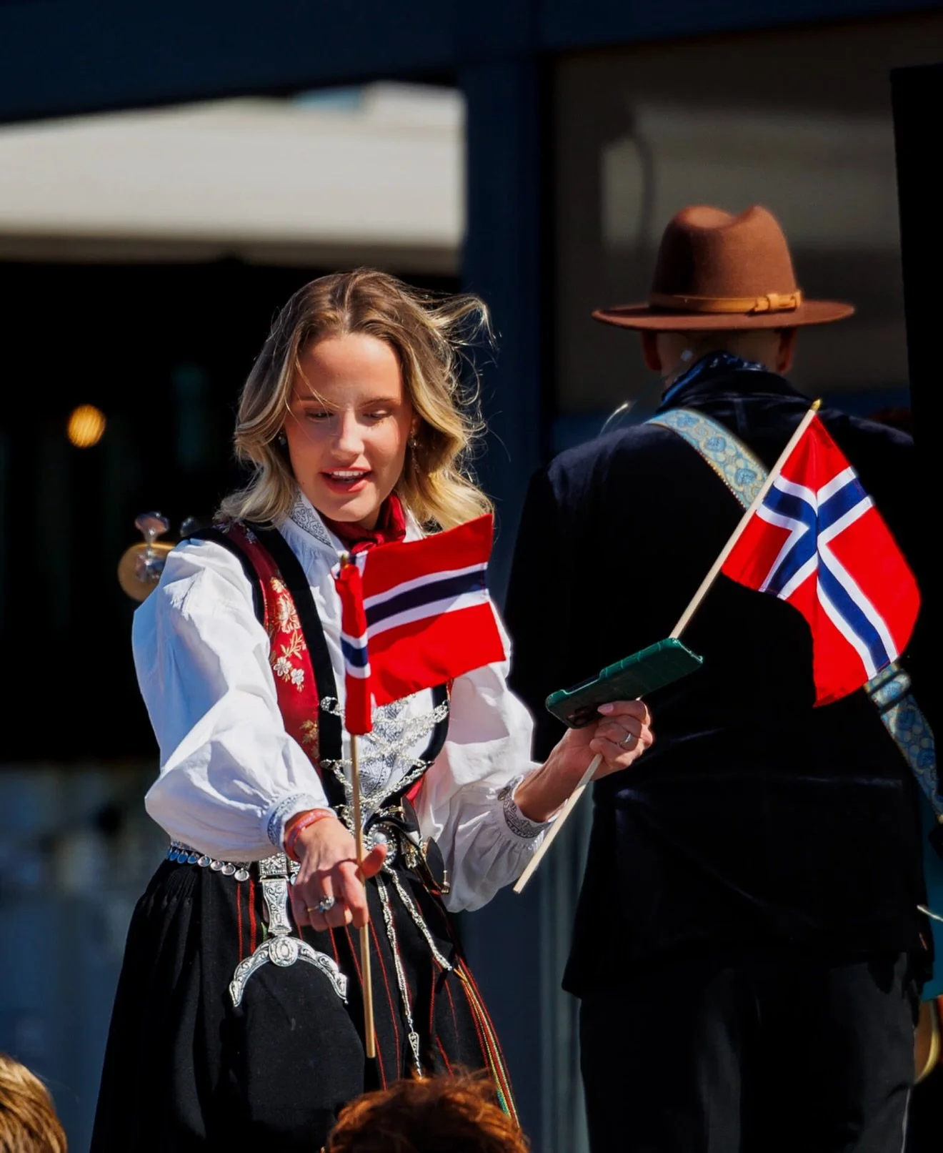 Gratulerer med dagen 🇳🇴✨
Vi &oslash;nsker alle en riktig fin 17. mai, og gleder oss til &aring; se mange av dere i finstasen hos oss i dag ❤️