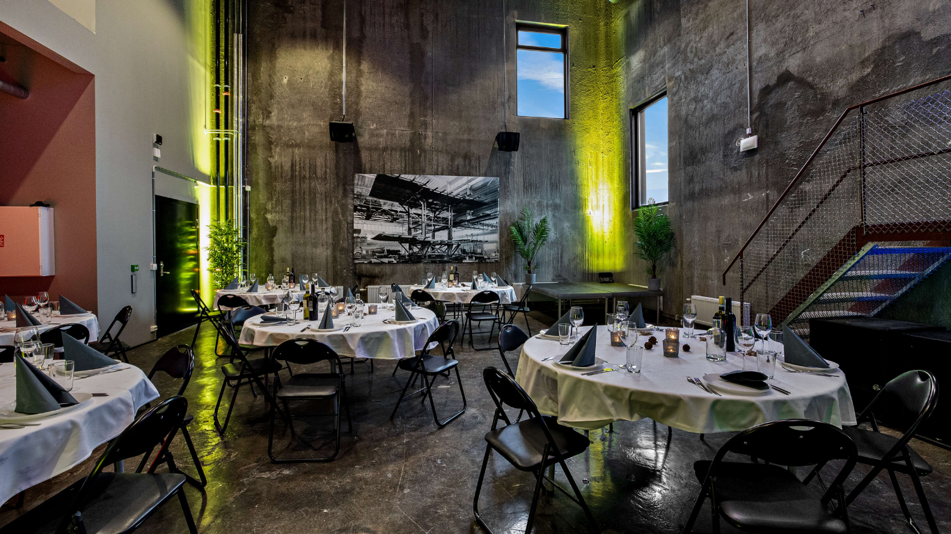 Bar & Dining oppdekket