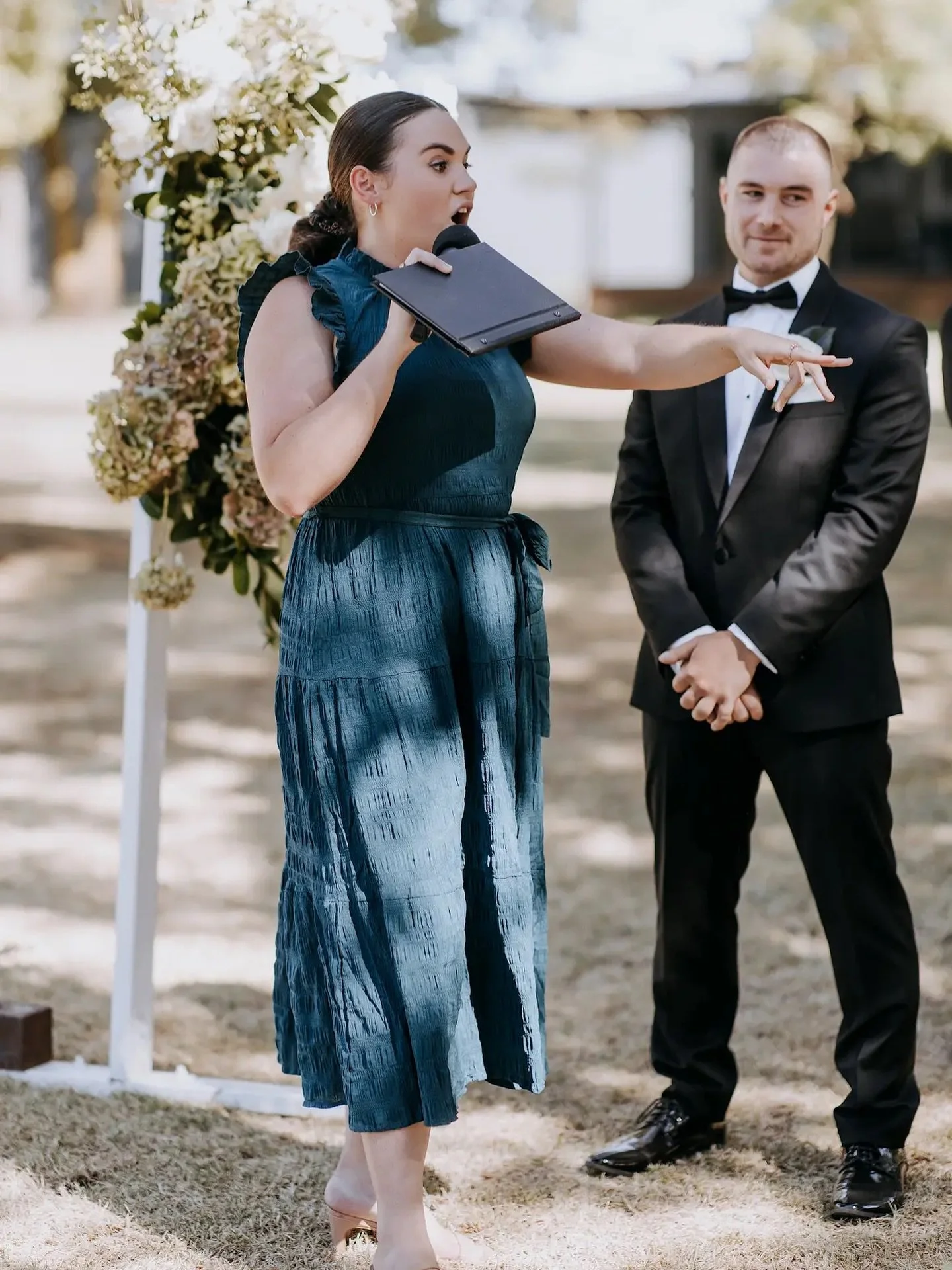 Not a chair I won&rsquo;t fill - Parking butts since 2022 ✨ 

Photos look better when your seats are full, I make it my mission to get bums in seats right before the ceremony. 

♡ Photo &amp; Video @chamorecreations 
♡ Venue @bullerwines 
♡ @alanaglo