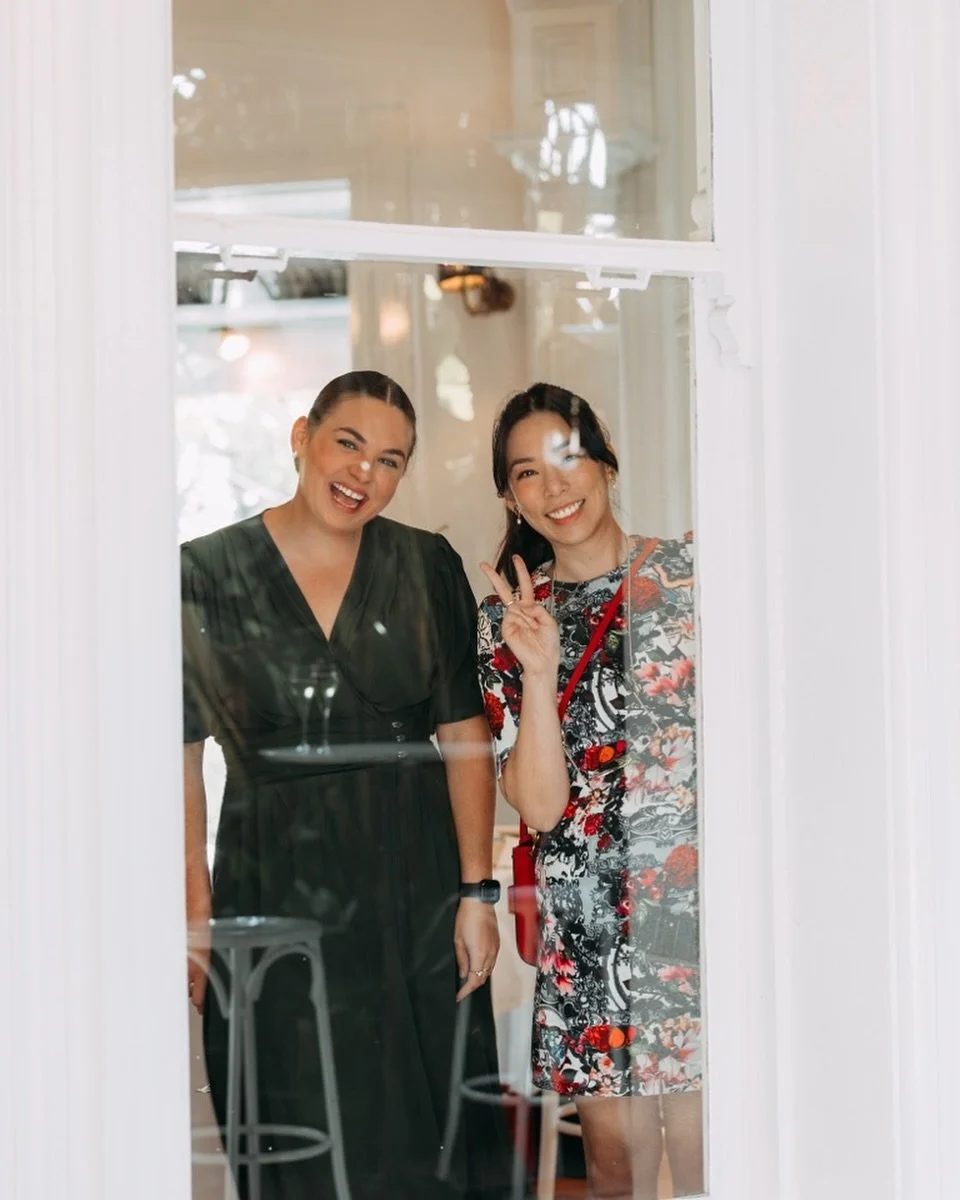 When @cloudatelier.co and I are caught peaking on K and J as they get their photos taken!! @stephenyauweddings capturing us swooning and feeling all the feels. 

If I&rsquo;m your celebrant, you bet I&rsquo;m going to swoon over your big ole love bub
