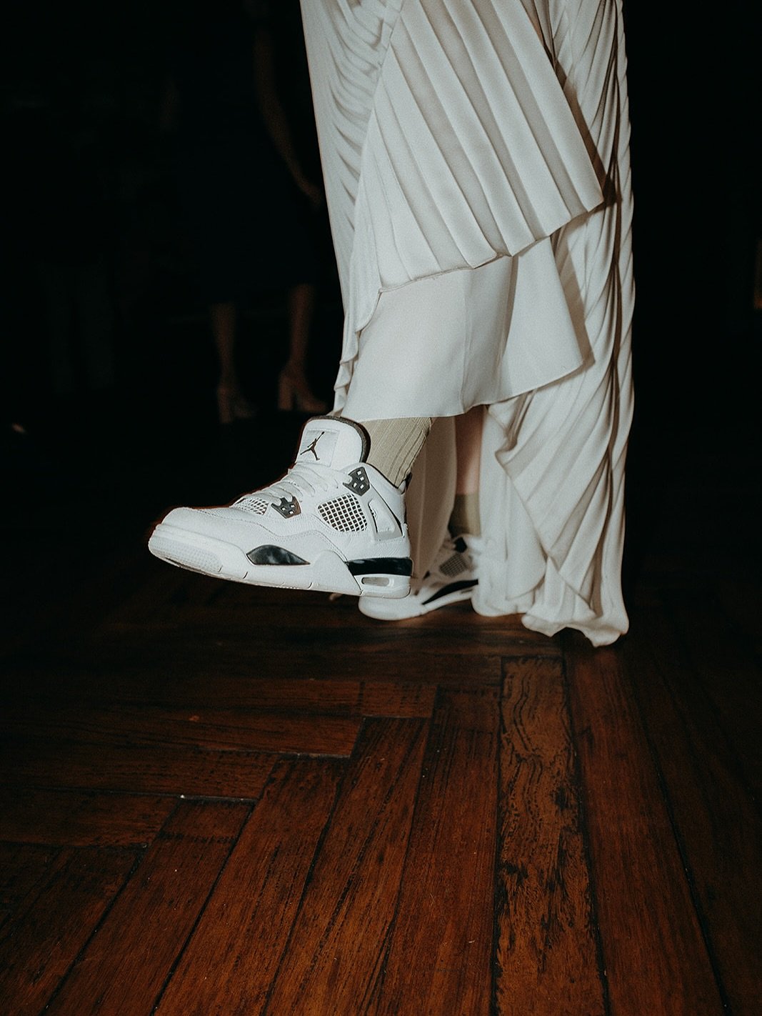 Because sensible footwear just makes sense, and when a basketball loving bride says Jordan’s, that makes even more sense! π 
β‘ Photo - @weddingswithryal 
β‘ Legends - @reneewithaflick & @jayden_geary 
β‘ Video - @torresweddingfilms 
β‘ Venue